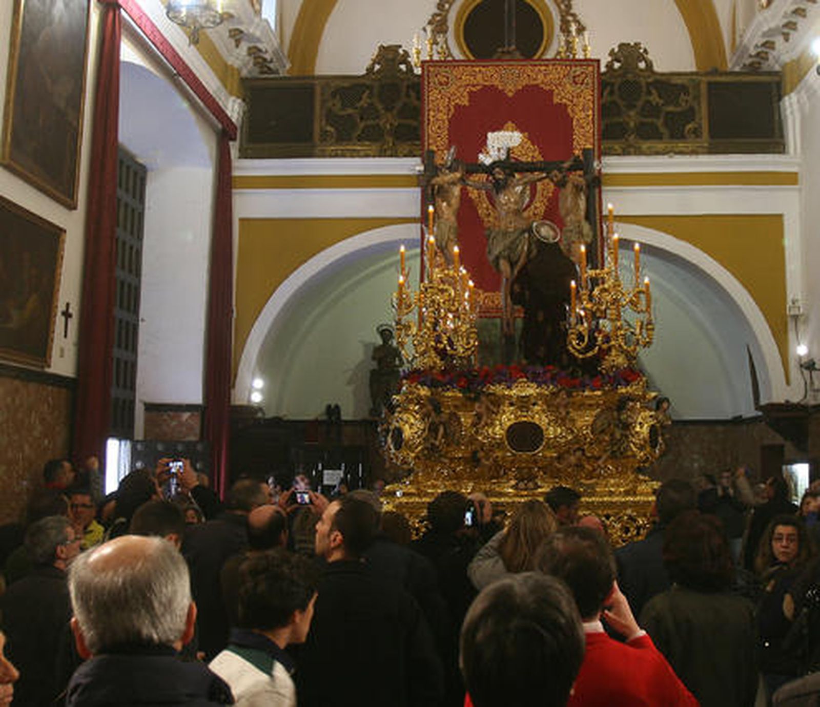 El santísimo Cristo de la Conversión del Buen Ladrón, de la Hermandad de Monserrat.



Foto: Jose Angel Garcia