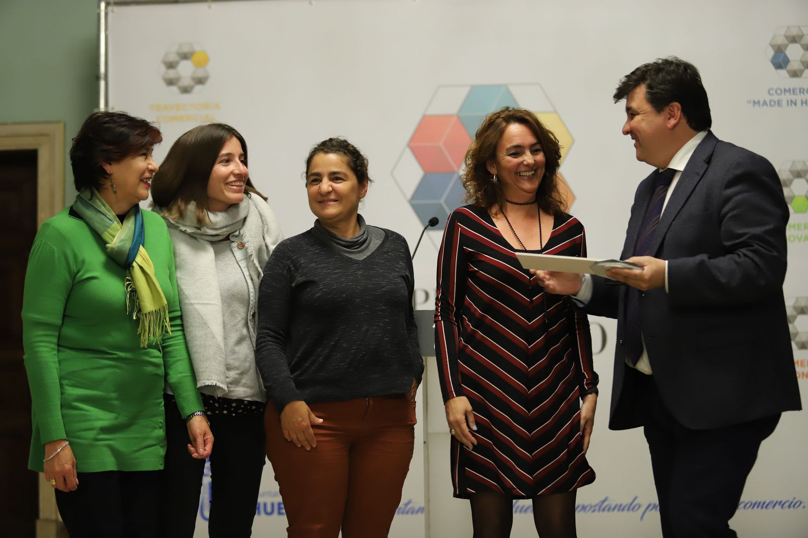 Imágenes de la entrega de los II Premios al Comercio de Huelva