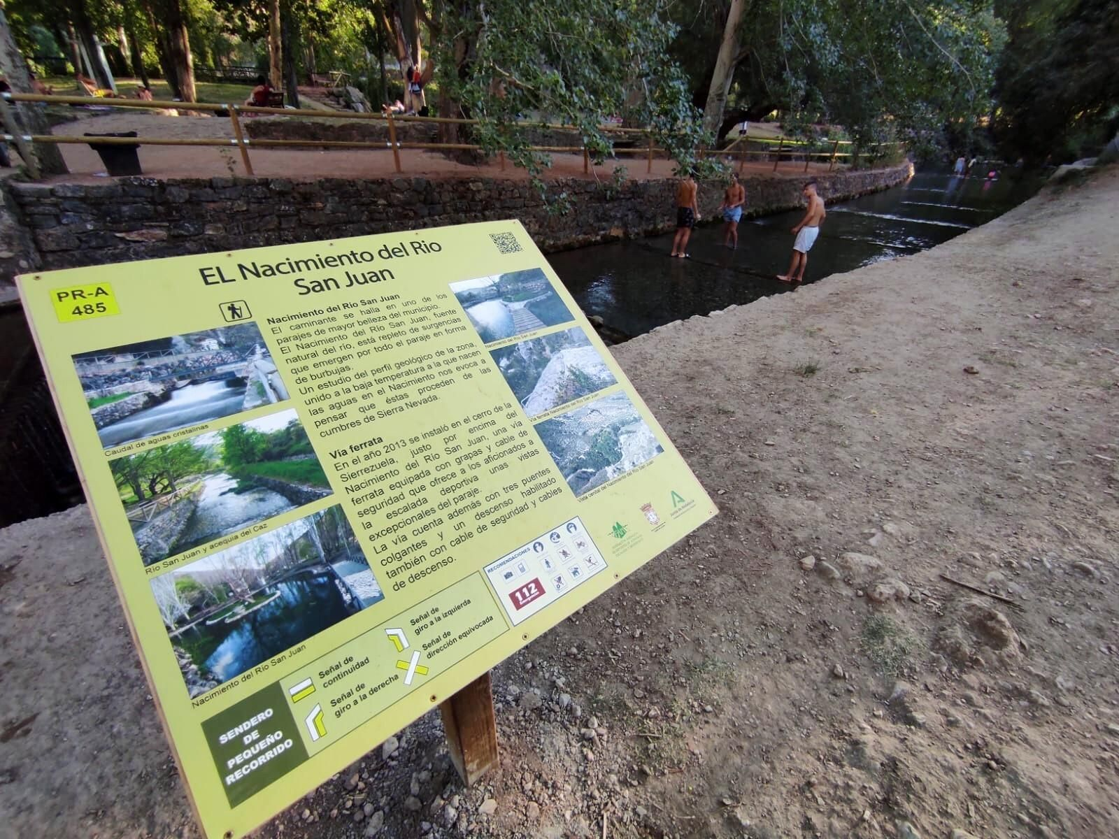 Cartel informativo sobre el río y la vía ferrata a la que puedes acceder desde la zona. Cartel informativo sobre el río y la vía ferrata a la que puedes acceder desde la zona.