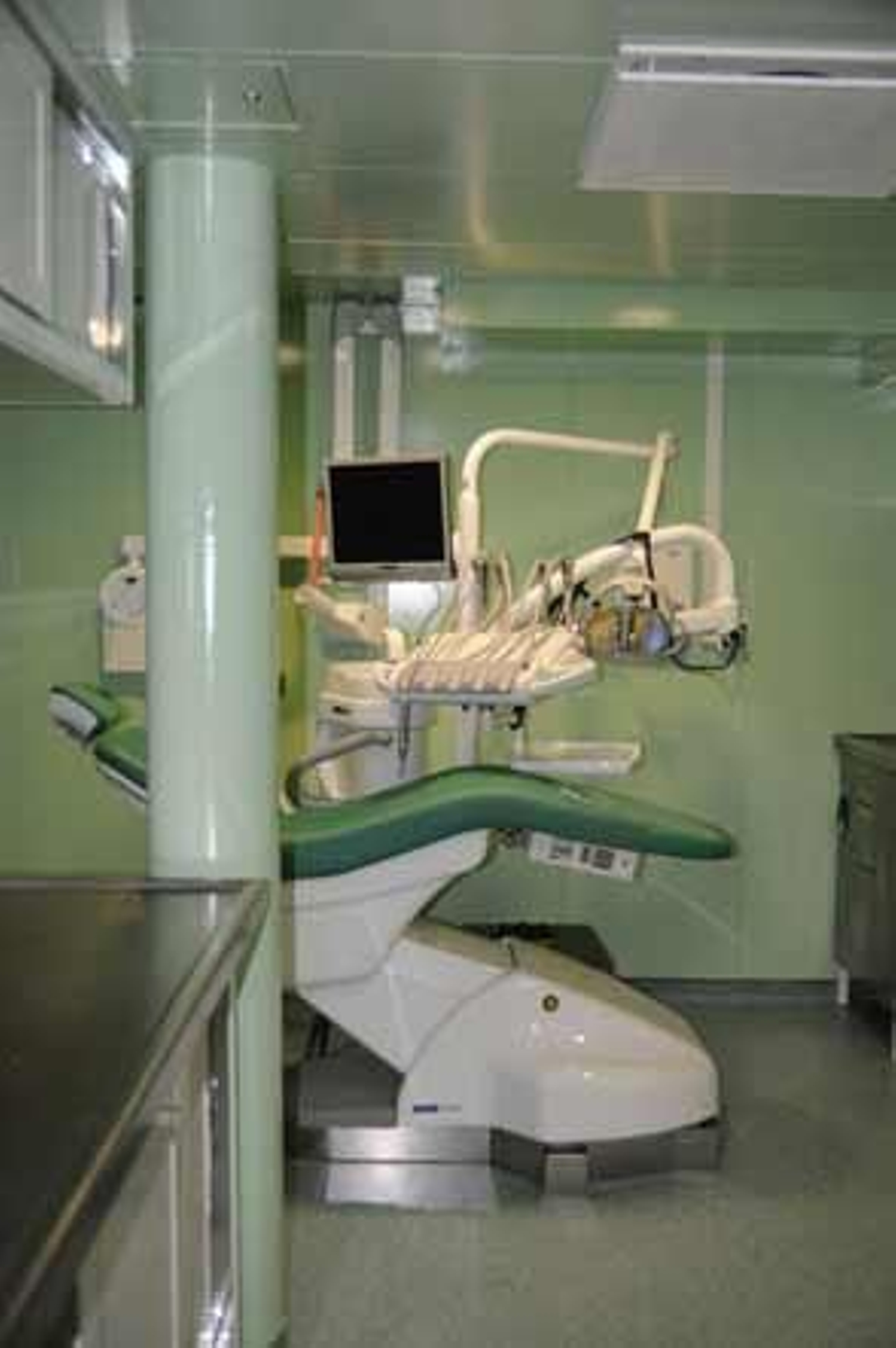 El 'Juan Carlos I', el mayor barco de guerra de la historia de la Armada Española, ya está atracado en la Base de Rota

Foto: Javier Gonzalez