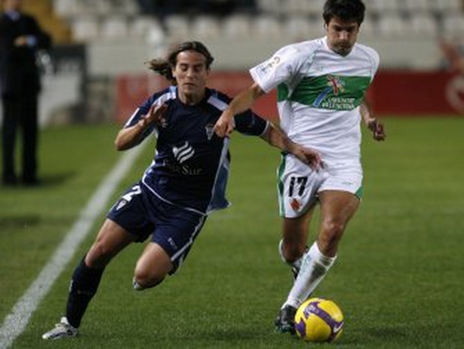 El Córdoba regala al Elche tres puntos para que salga del descenso (3-1)