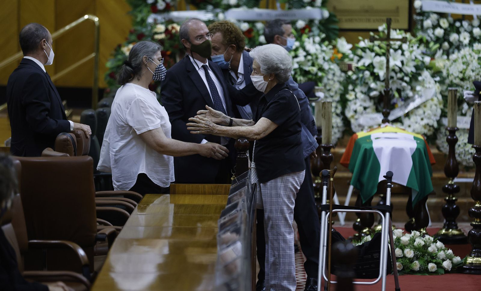 Las imágenes de la capilla ardiente de Manuel Clavero en el Parlamento de Andalucía