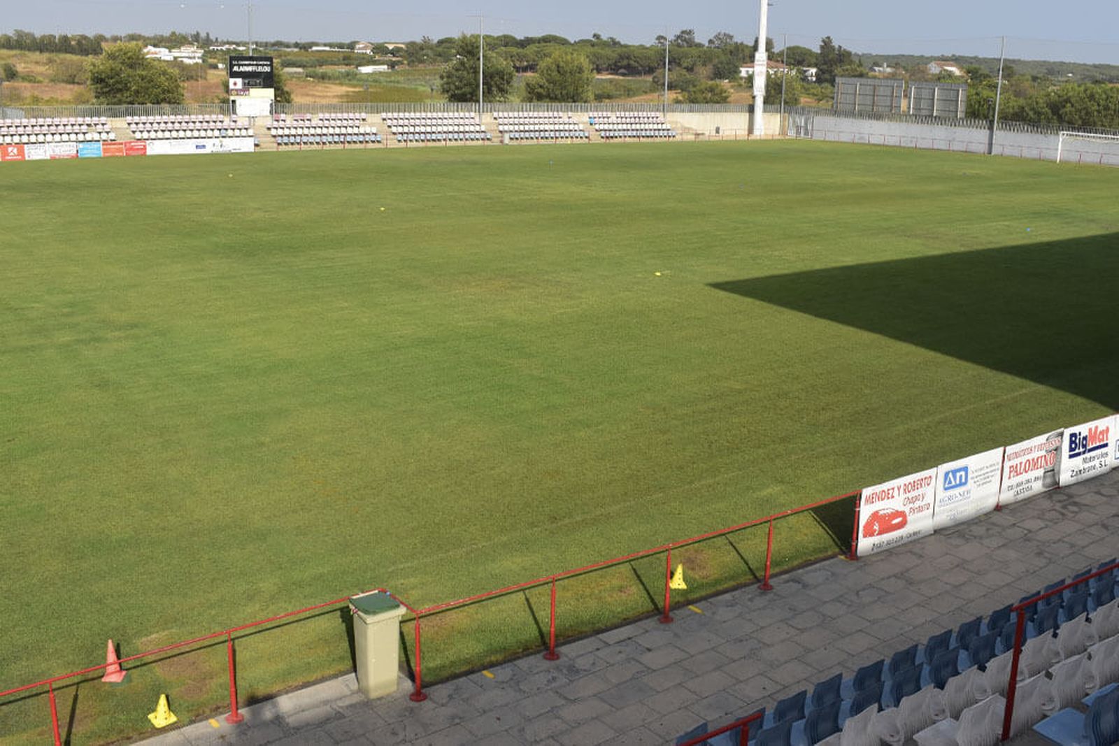 El Luis Rodríguez Salvador, apercibido de cierre.