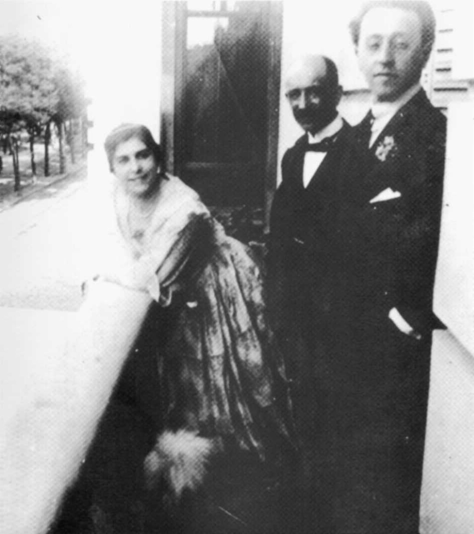 Pastora y Falla, junto a Rubinstein, cuando el estreno de 'El Amor Brujo', 1915.
