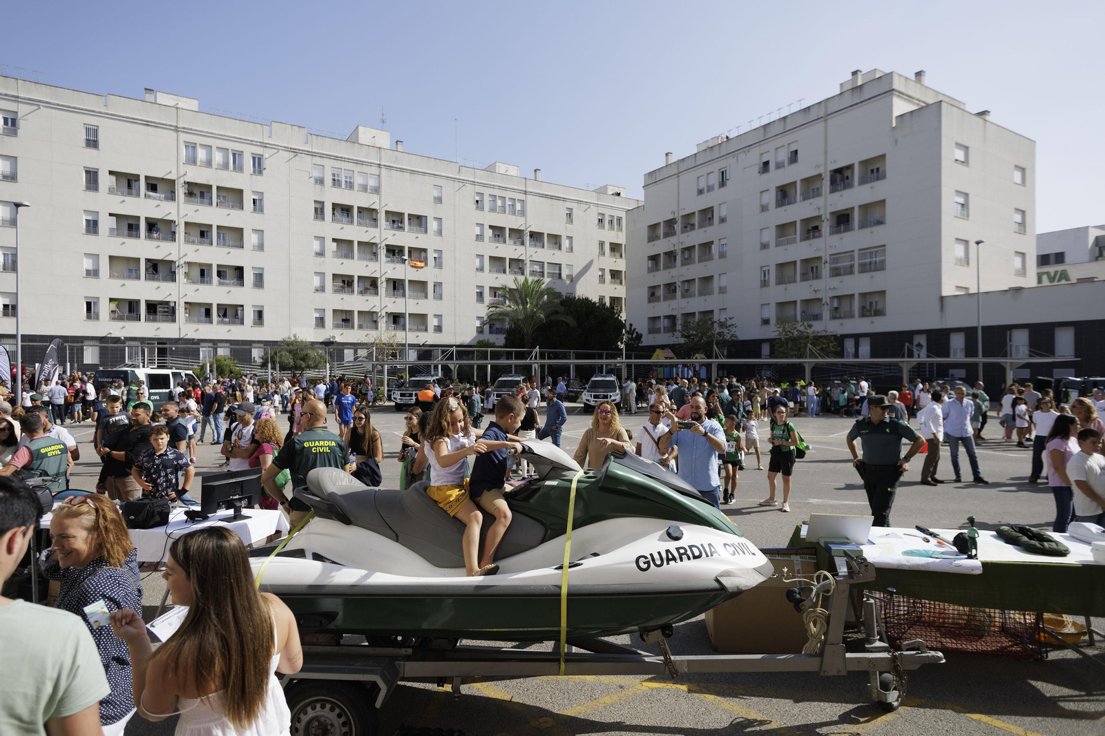 Todas las imágenes de la Jornada de Puertas Abiertas en la Guardia Civil de Cádiz