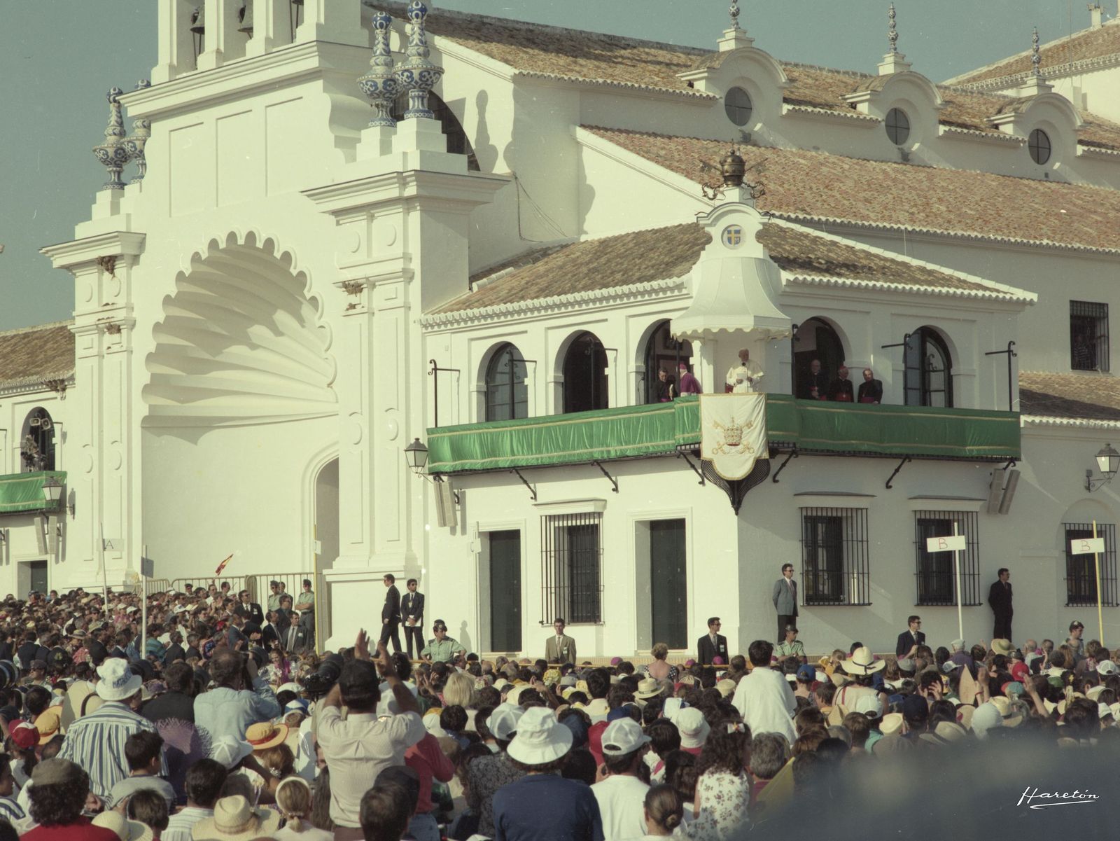 San Juan Pablo II desde el balcón del Santuario del Rocío.