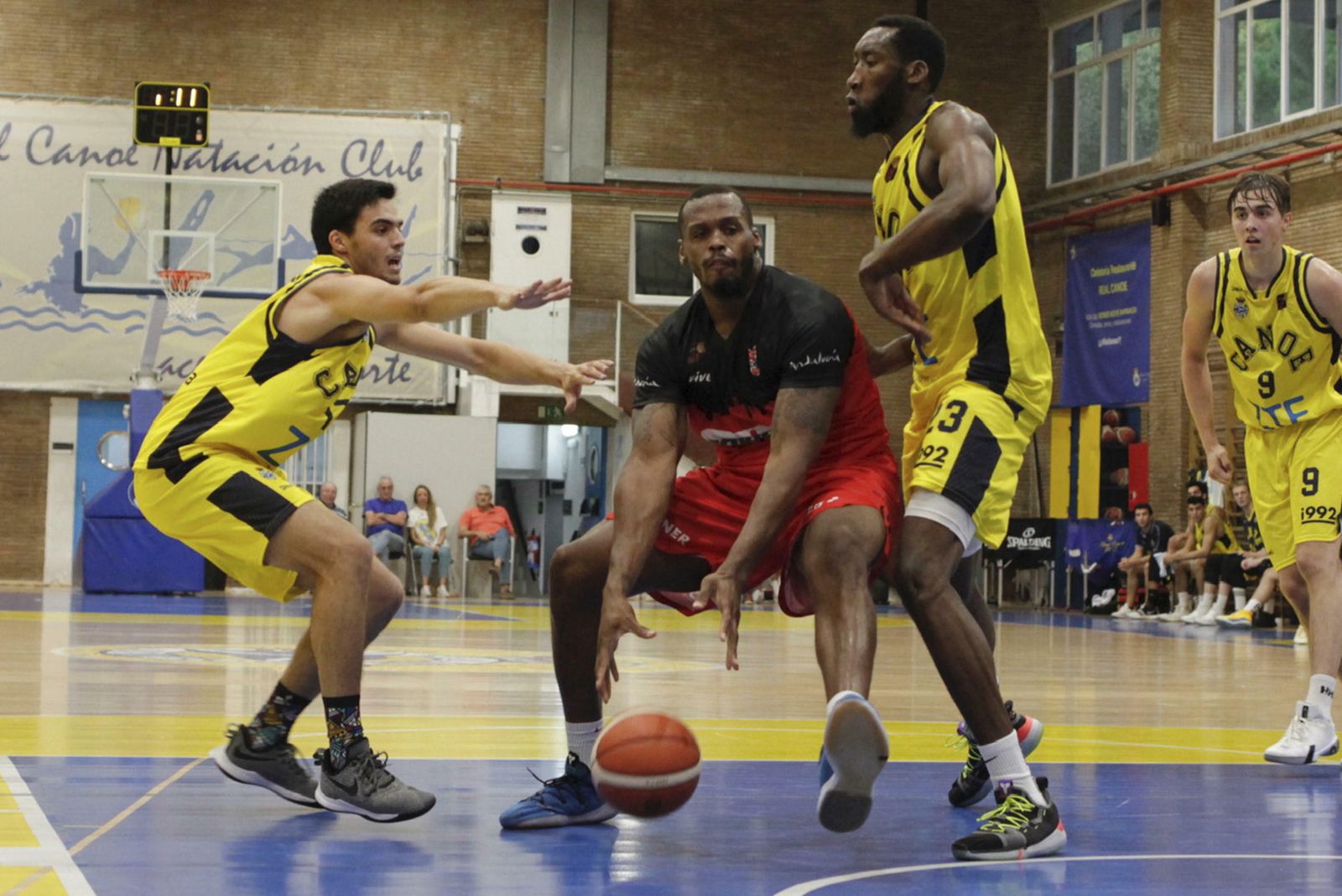 Watson trata de ganar espacio en la zona en el encuentro disputado el pasado sábado en Madrid.