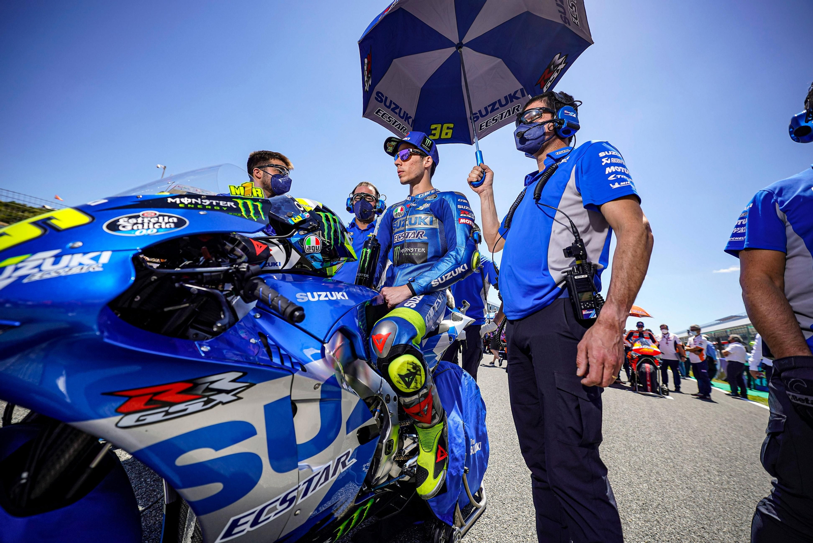 Joan Mir cambia el azul de Suzuki por los colores del HRC.