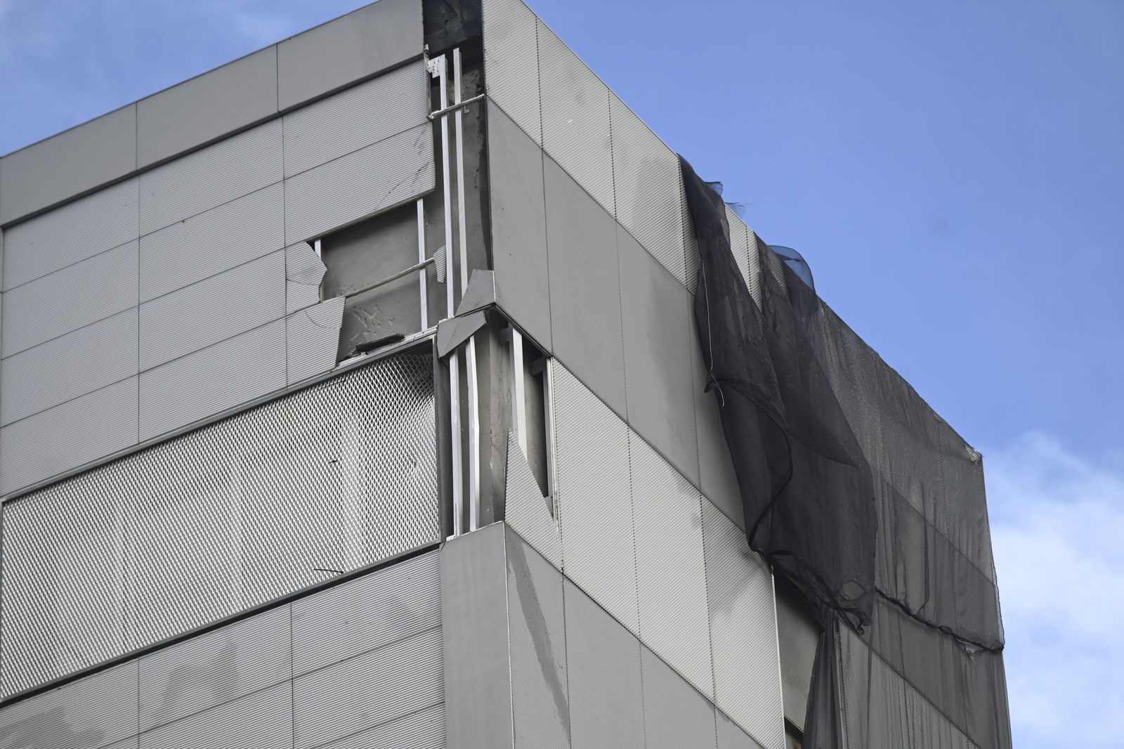 Las imágenes de los destrozos de la borrasca Kristin en Córdoba: árboles arrancados y desprendimientos de tejados y fachadas