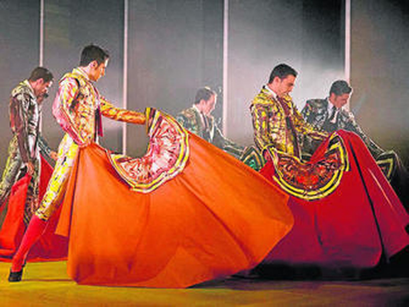 El director artístico del Ballet Nacional de España, Antonio Najarro, ayer en las afueras del Maestranza.