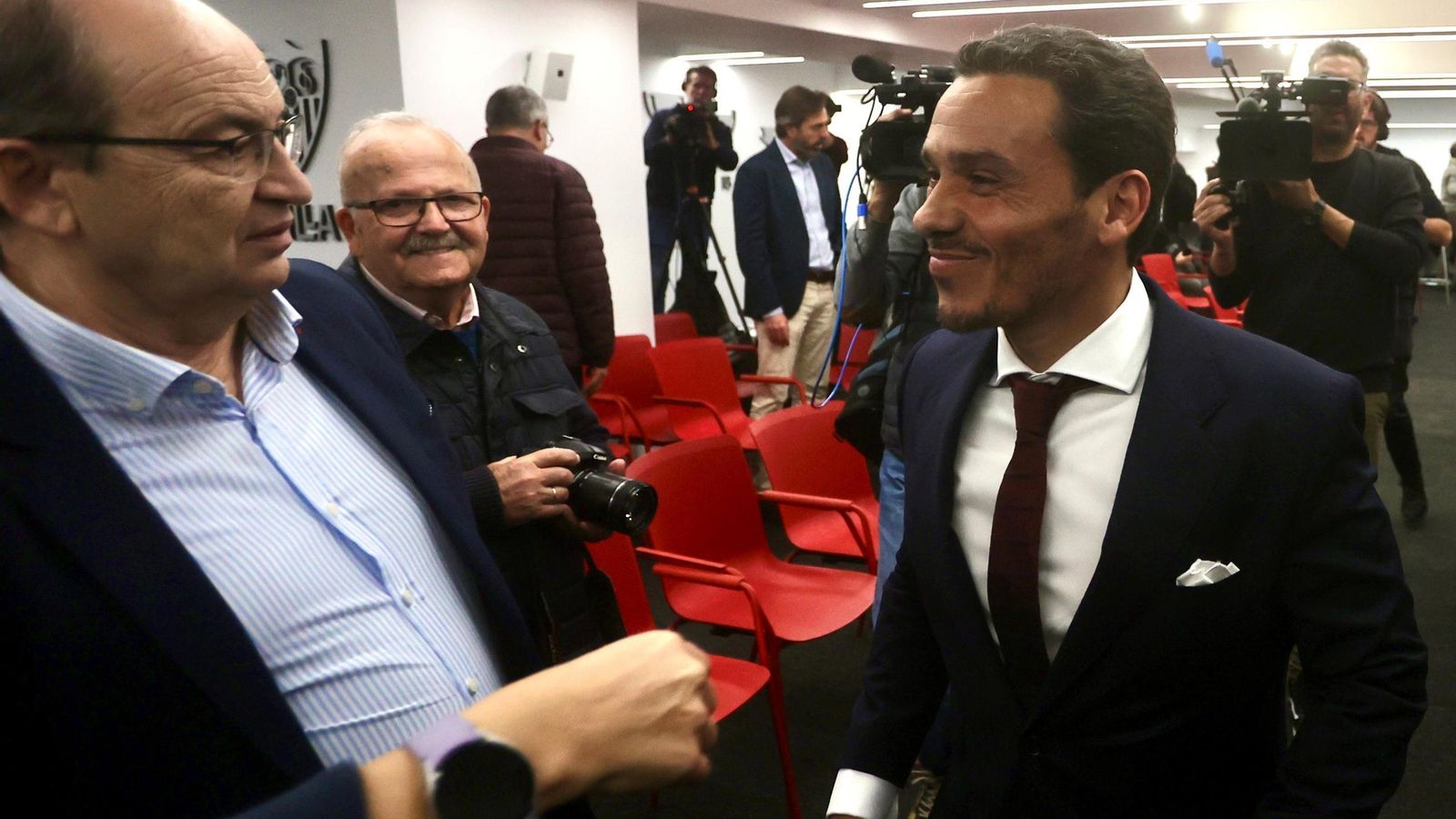 Del NIdo Carrasco sonríe ante José Castro.