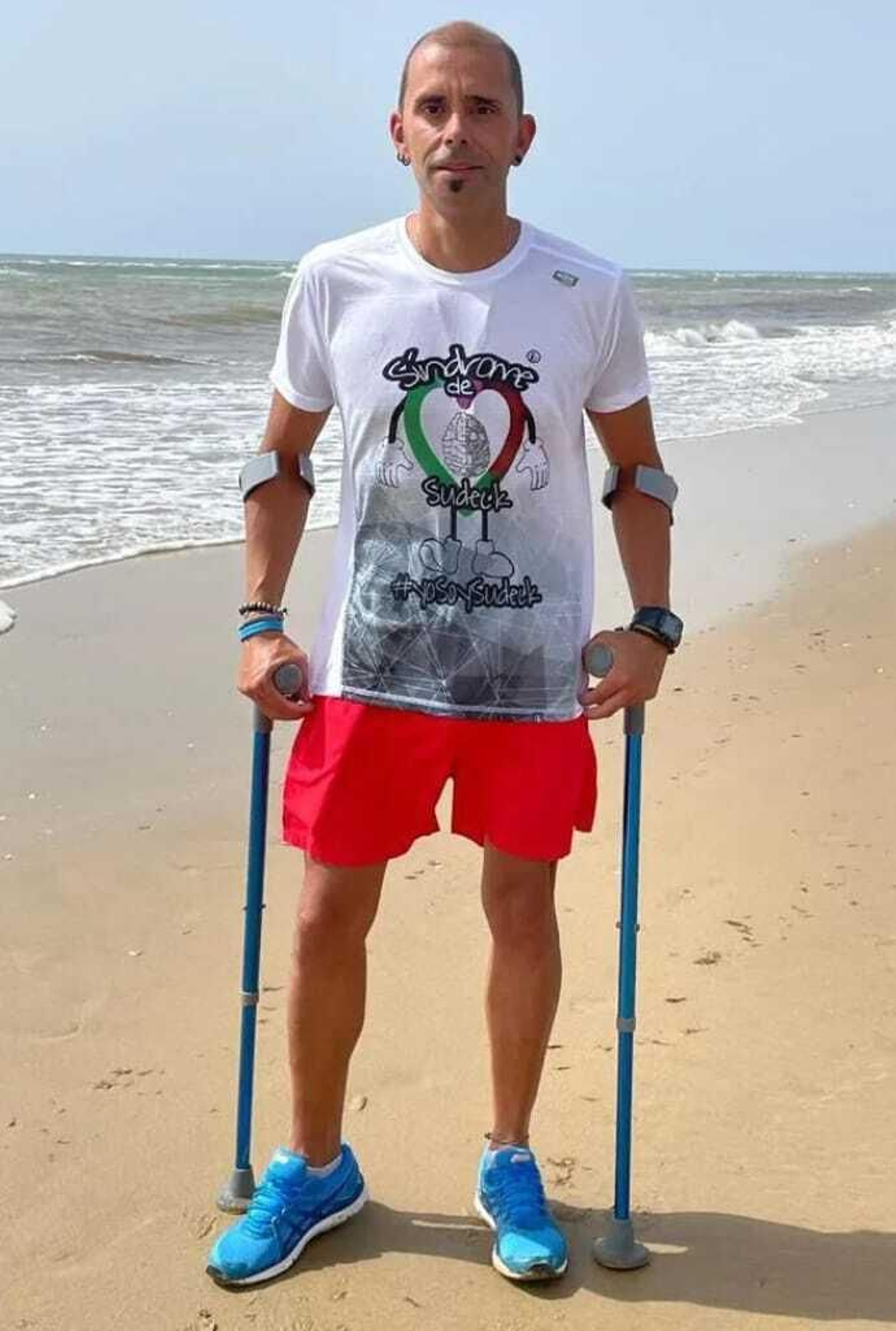 Aitor Alonso, en la playa.