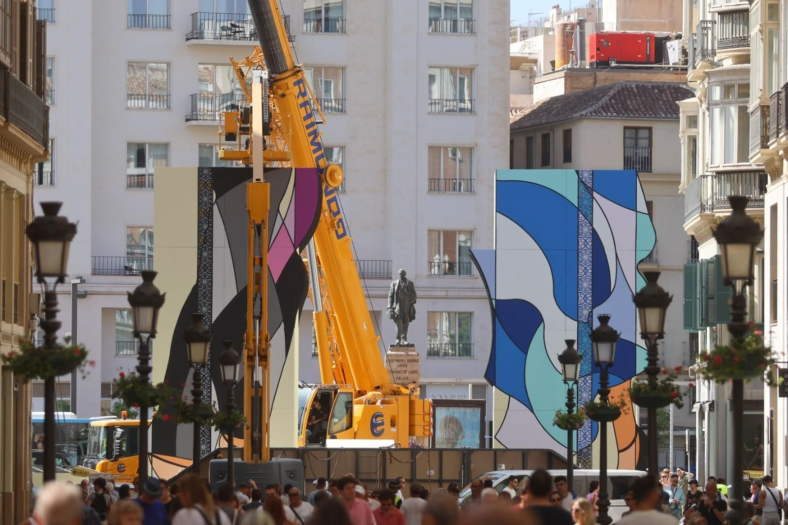 Los bares del Centro de Málaga cargan provisiones para la Feria