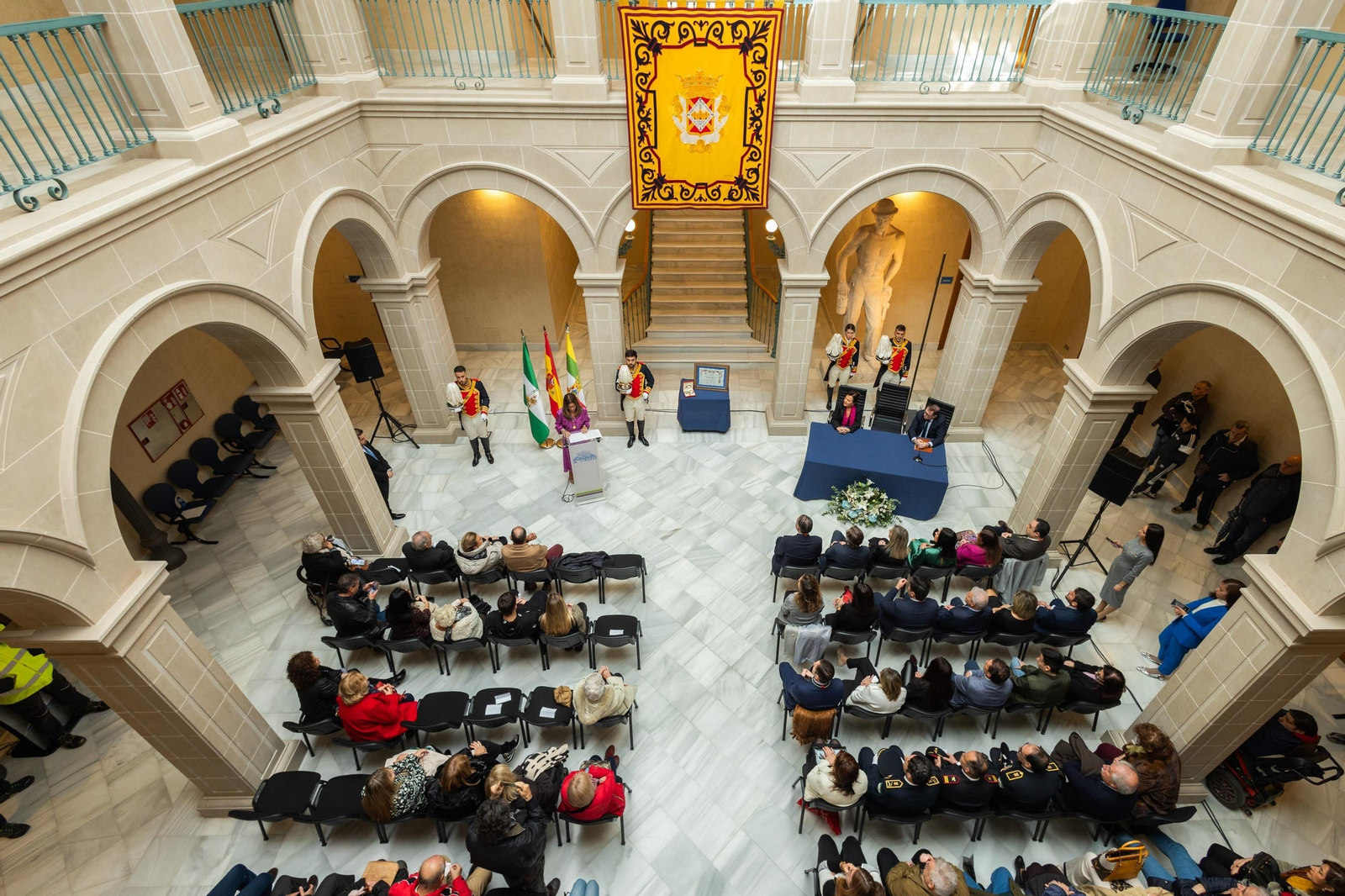 Carmen Linares es distinguida como hija predilecta