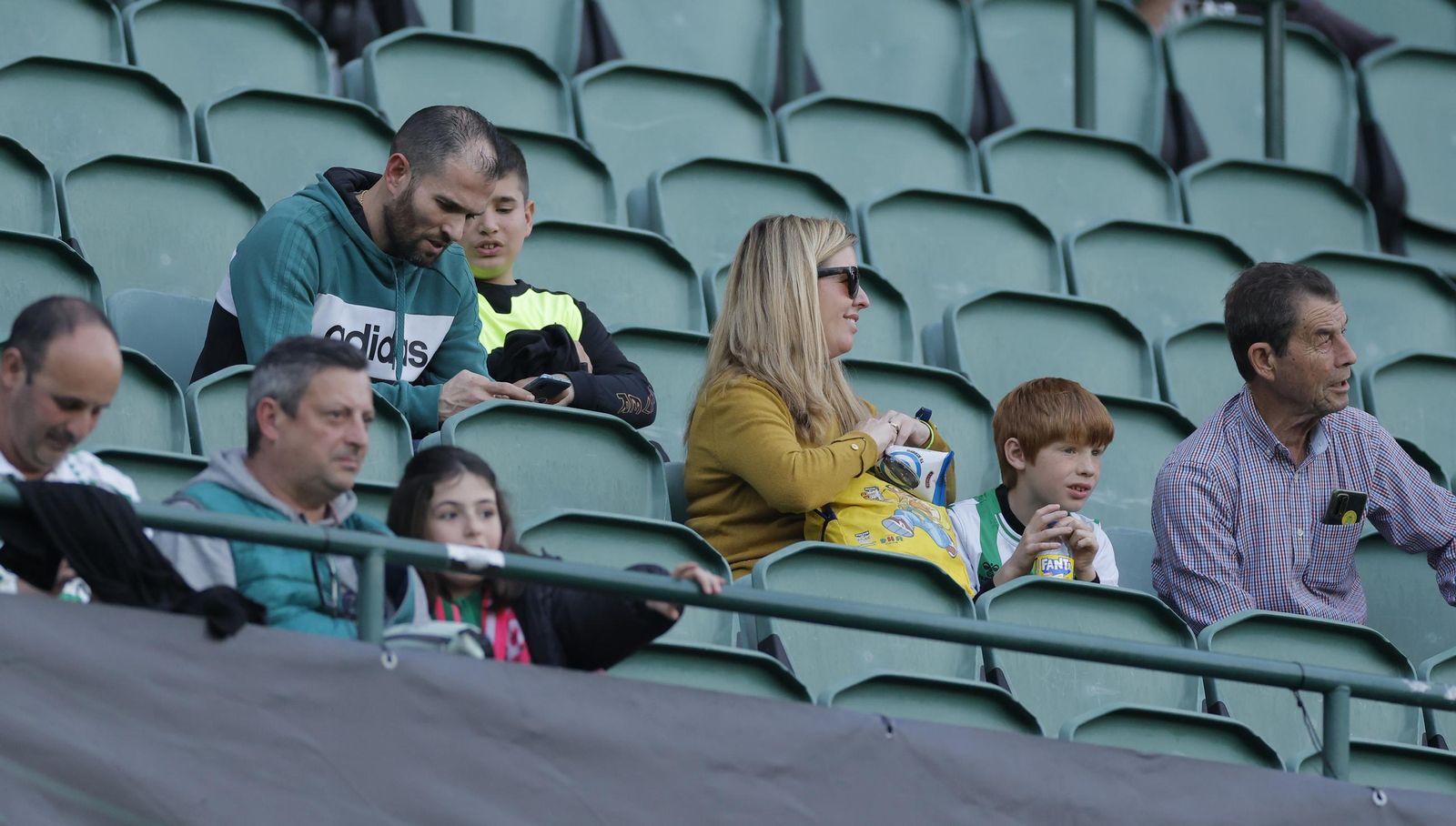 Búscate en las fotos del Betis - Gent