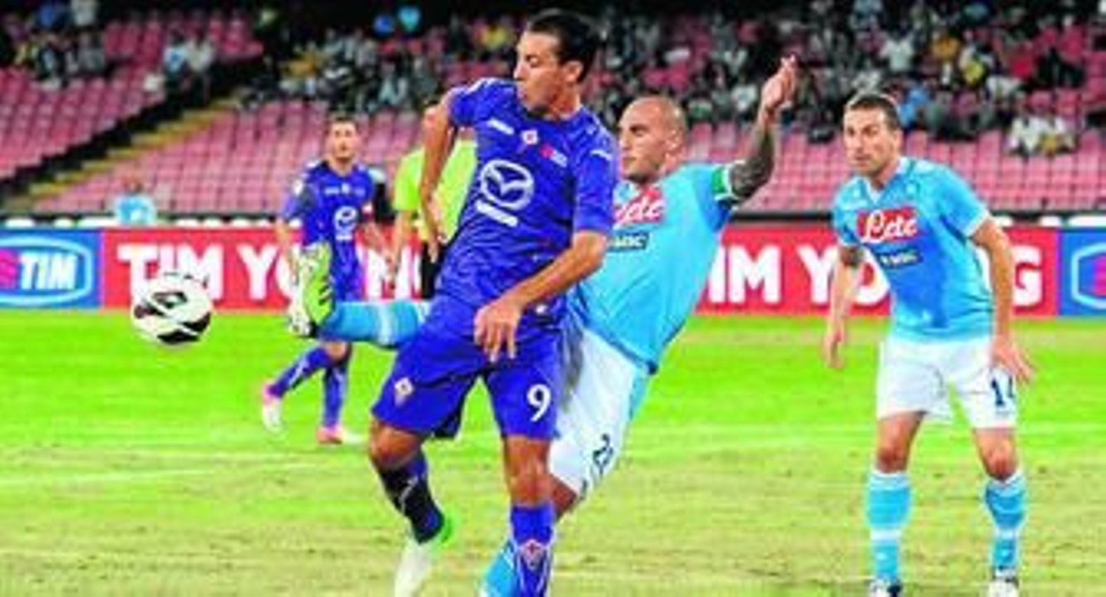 El Hamdaoui durante un partido con la Fiorentina.