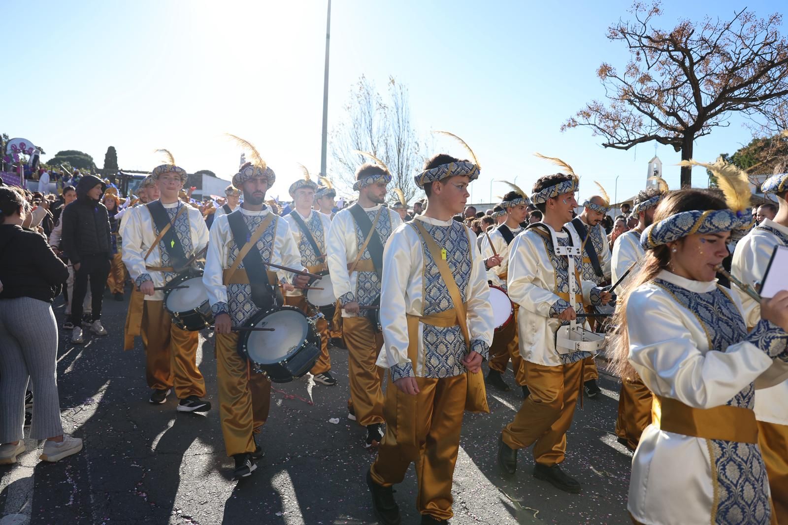Fotografías de la salida de la Cabalgata de Reyes Magos de Huelva este 2026 por las calles de la ciudad