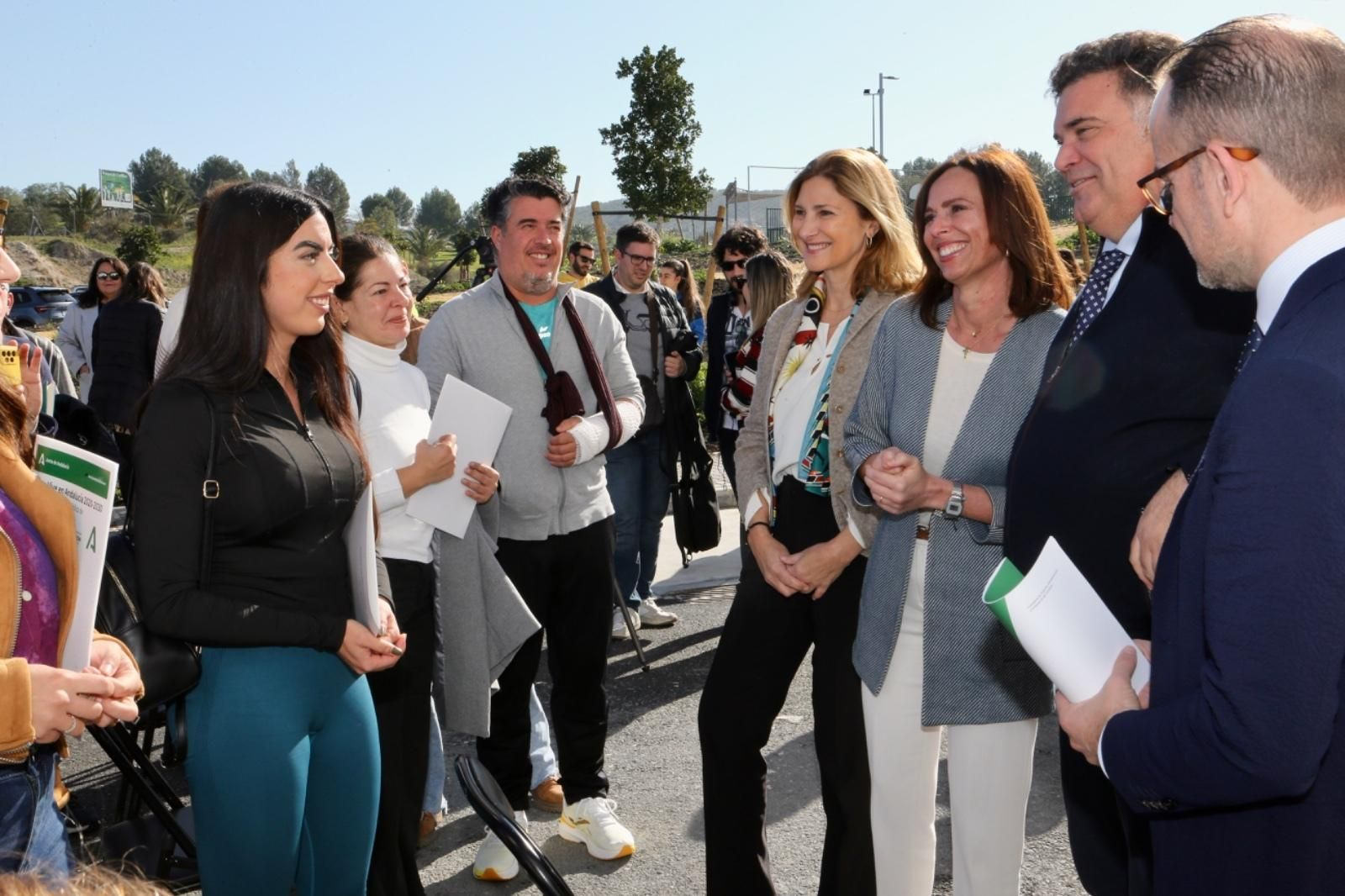 Diez familias reciben las llaves de una promoción de viviendas en alquiler en Morón de la Frontera
