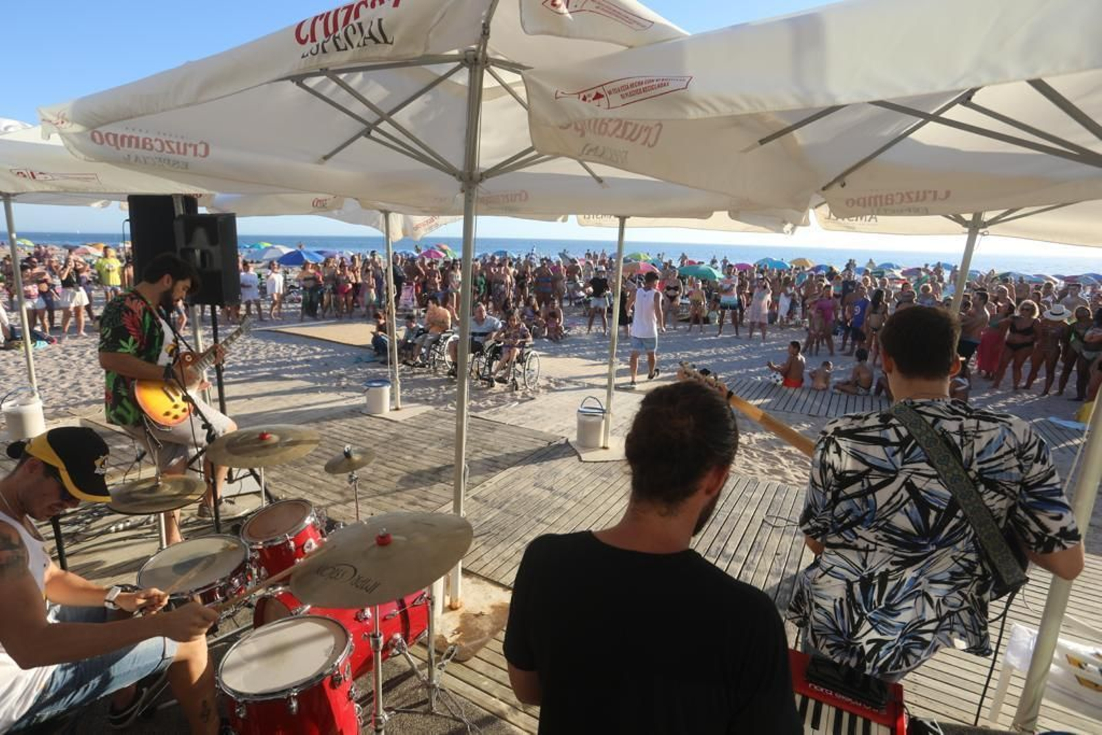 Así se vivió el 'See you sun' en la playa de Camposoto