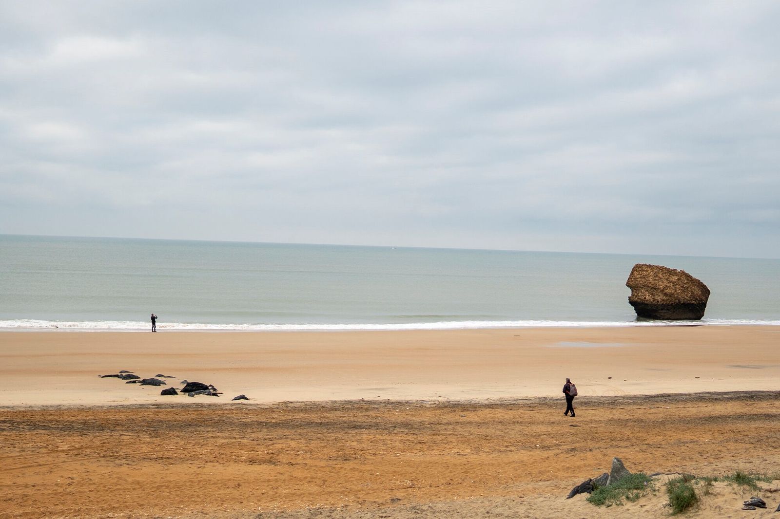 Los destrozos causados por el último temporal a la playa y al paseo marítimo de Matalascañas