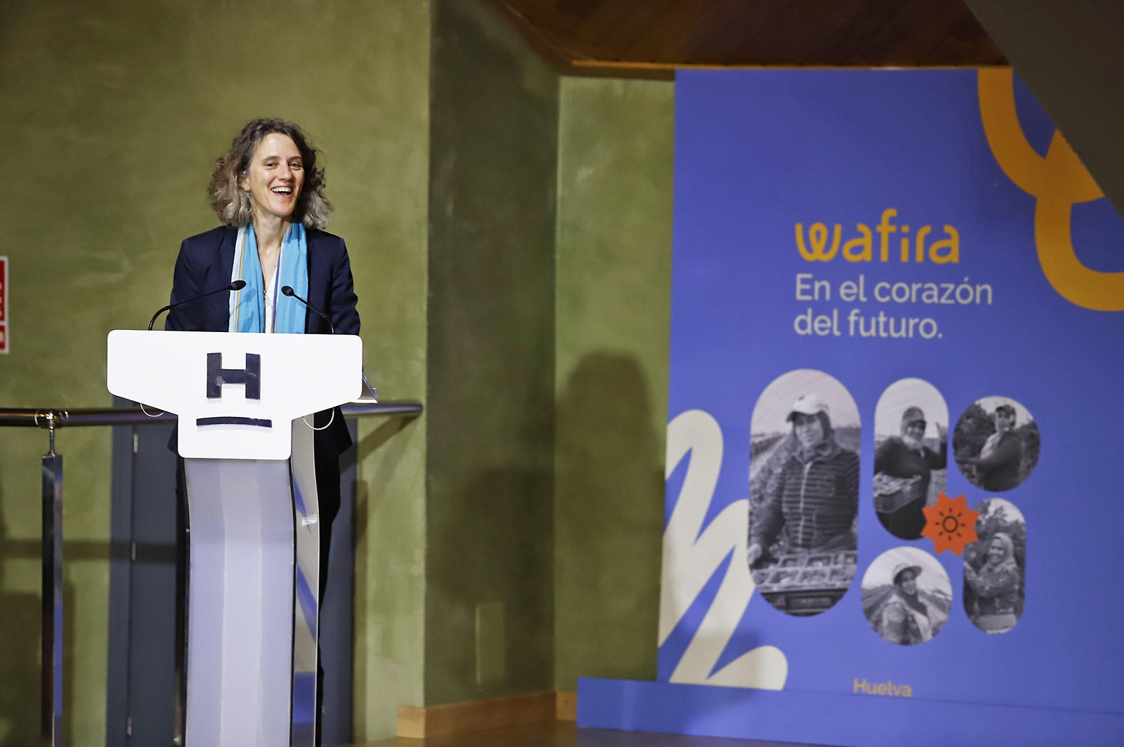 Imágenes de la entrega de los diplomas a las mujeres que han participado en el programa Wafira. Imágenes de la entrega de los diplomas a las mujeres que han participado en el programa Wafira.