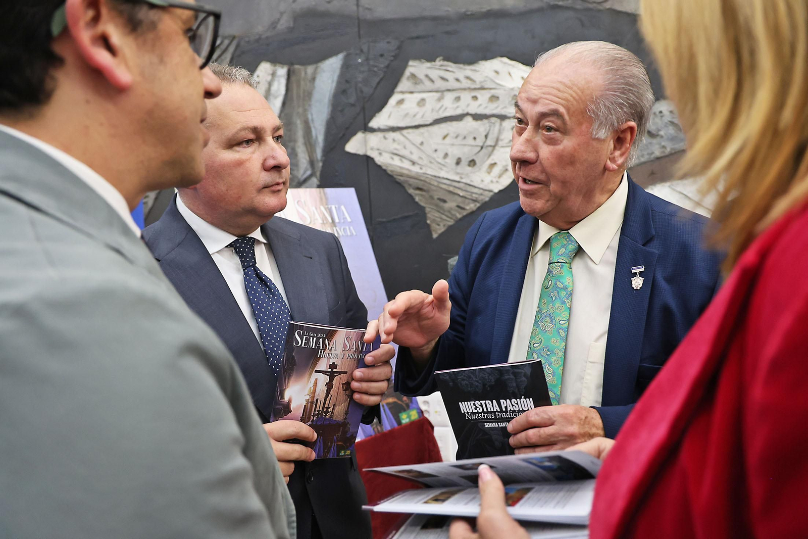 Imágenes de la presentación la Guía de Semana Santa de Huelva Información 2025