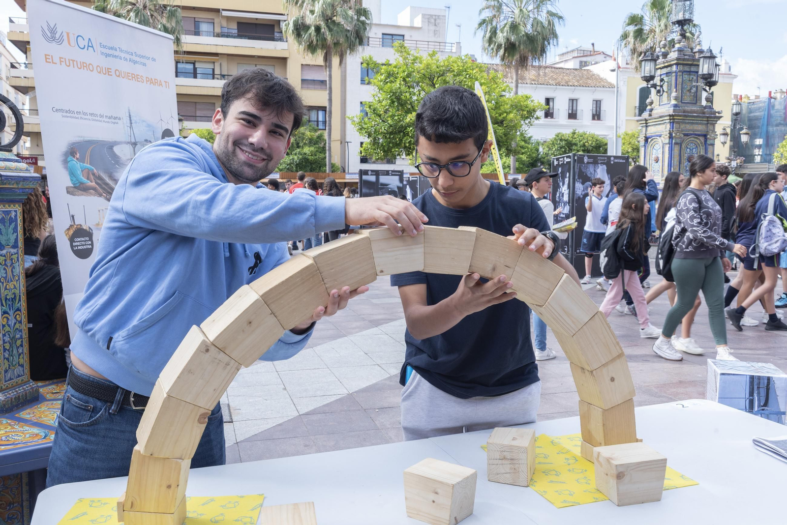 Diverciencia 2025 en la Plaza Alta de Algeciras.