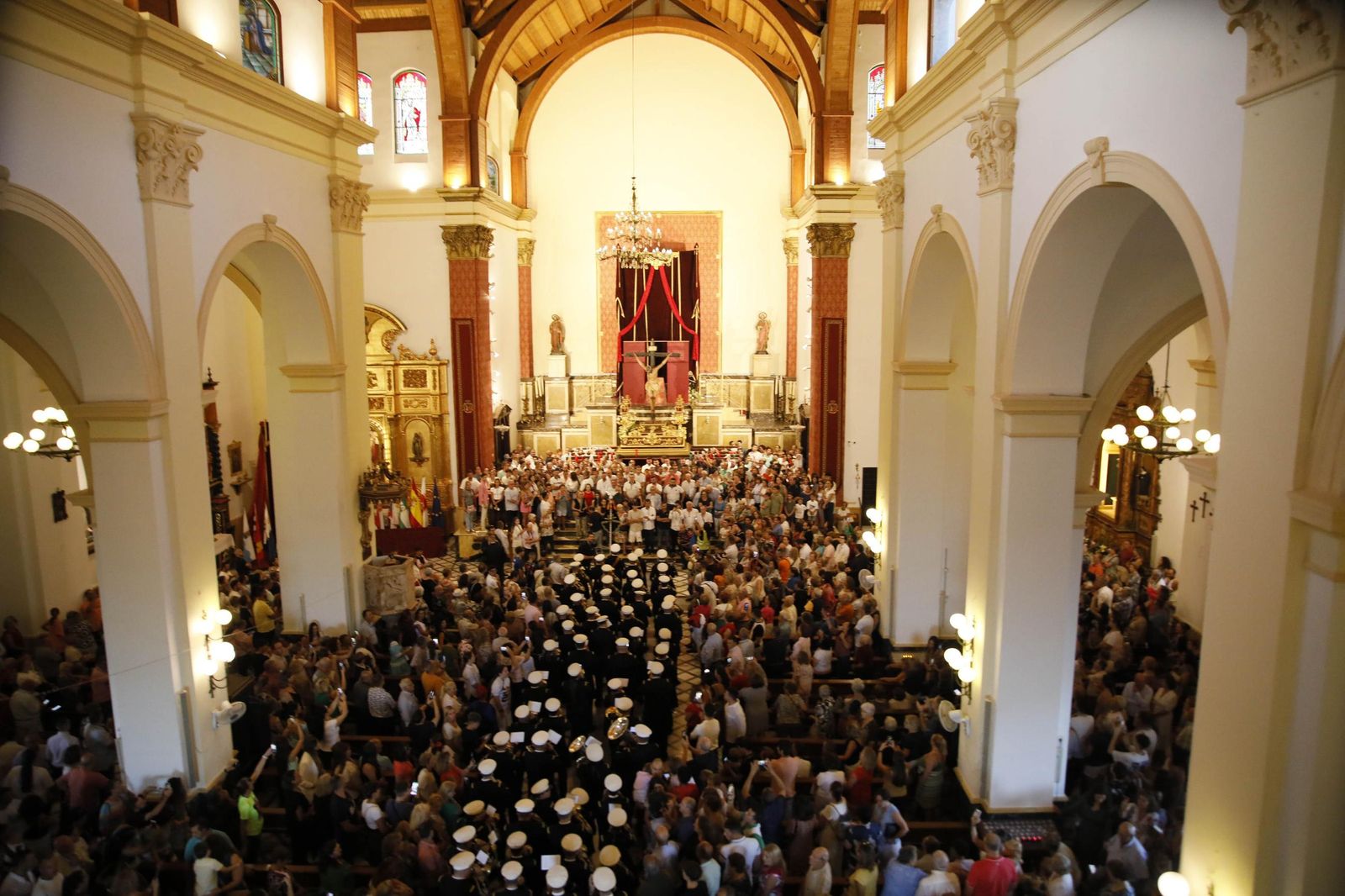 Las imágenes de la misa vespertina y procesión del Cristo de la Luz de Dalías