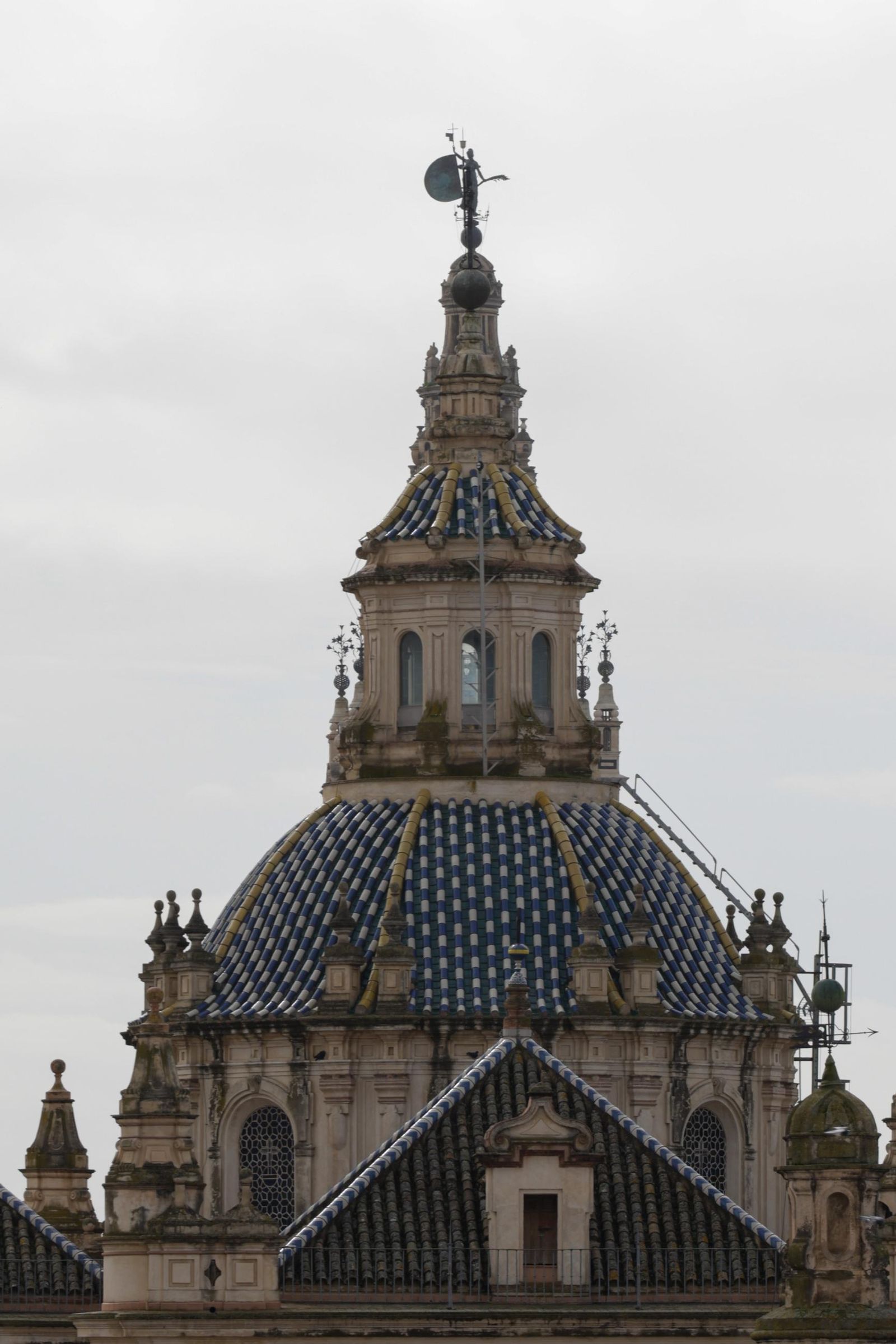 Las imágenes de la visita a las cubiertas de la Iglesia de la Anunciación