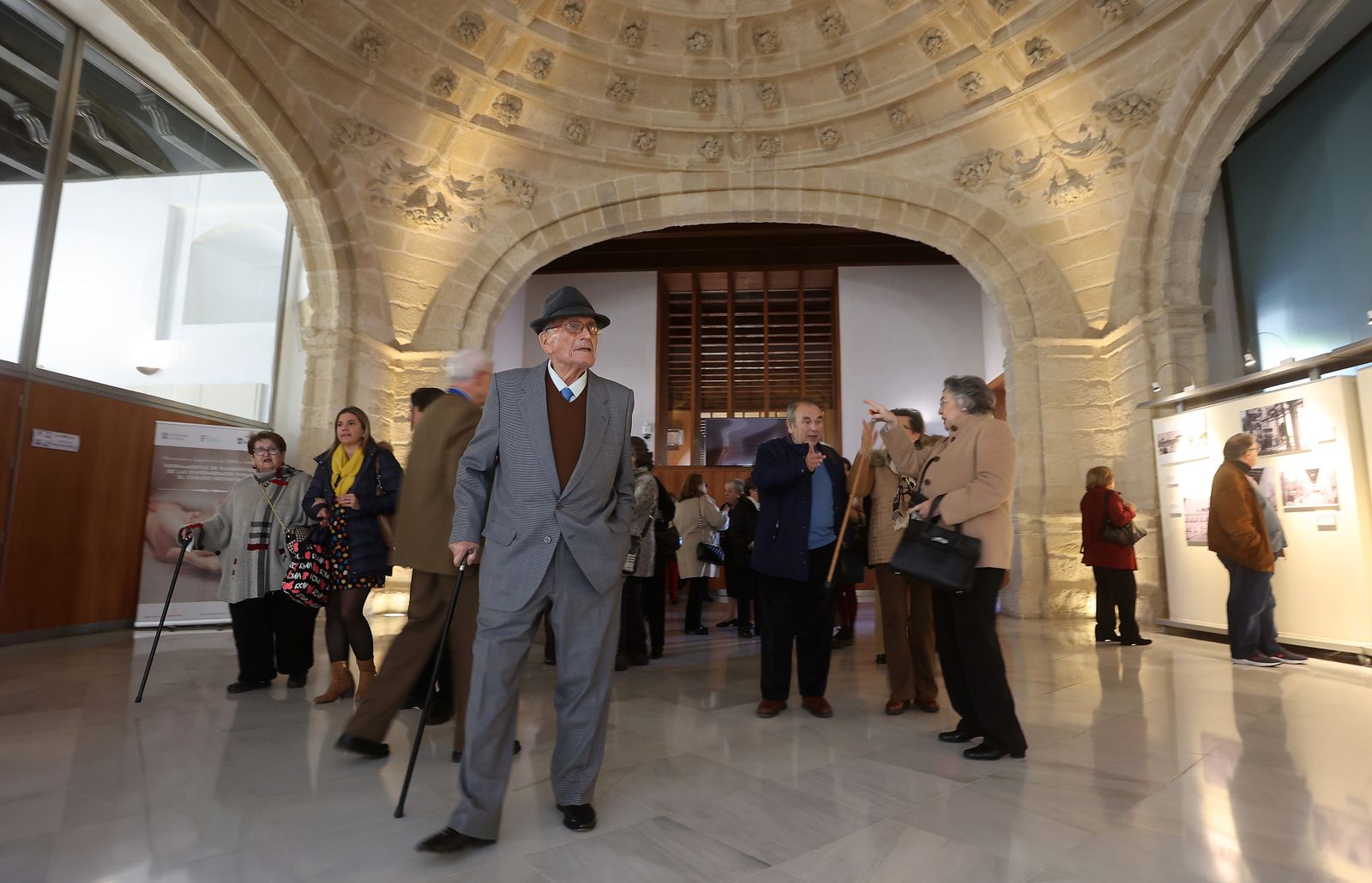 Visita de la última promoción de enfermería(1972) que trabajó en el Hospital de las Cinco Llagas
