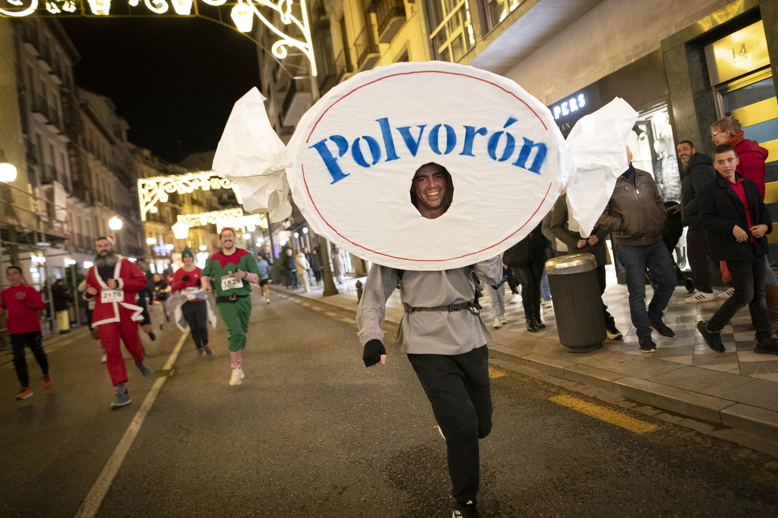 Las mejores imágenes de la 32º Carrera Nocturna de Disfraces de Granada