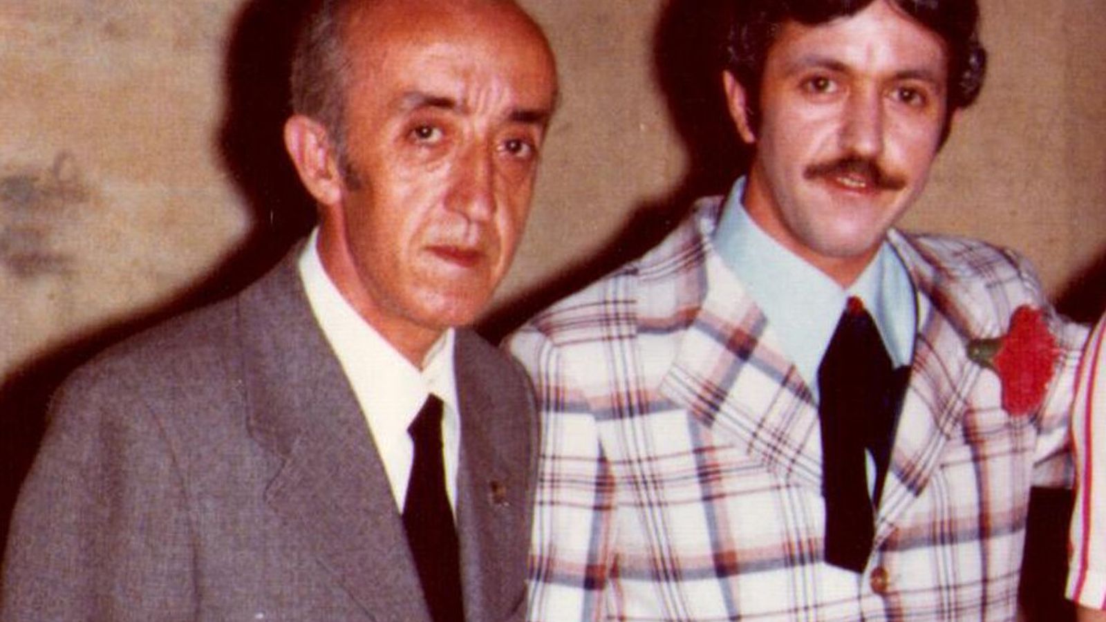 Con su padre, el autor Ricardo Villa, en la comparsa 'De Rodríguez', de 1974.