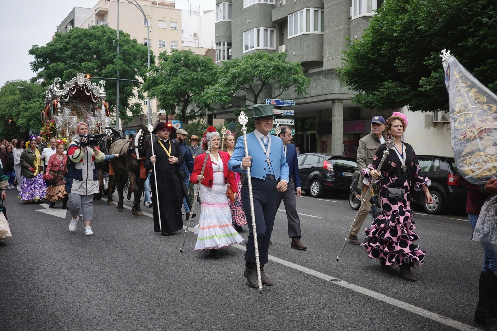 La salida de la hermandad del Rocío de Cádiz, en imágenes
