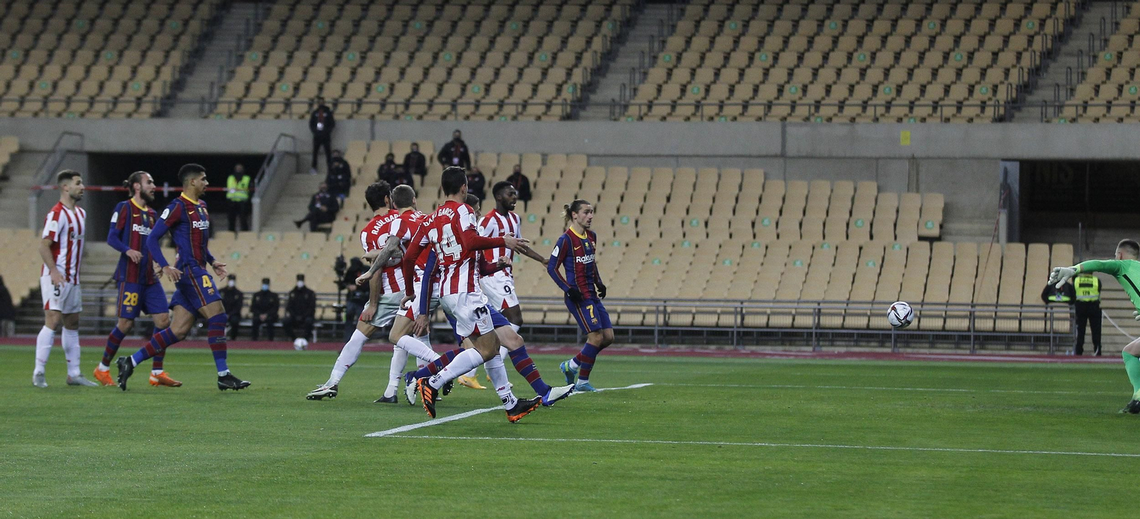 Las imágenes de la final de la Supercopa en Sevilla