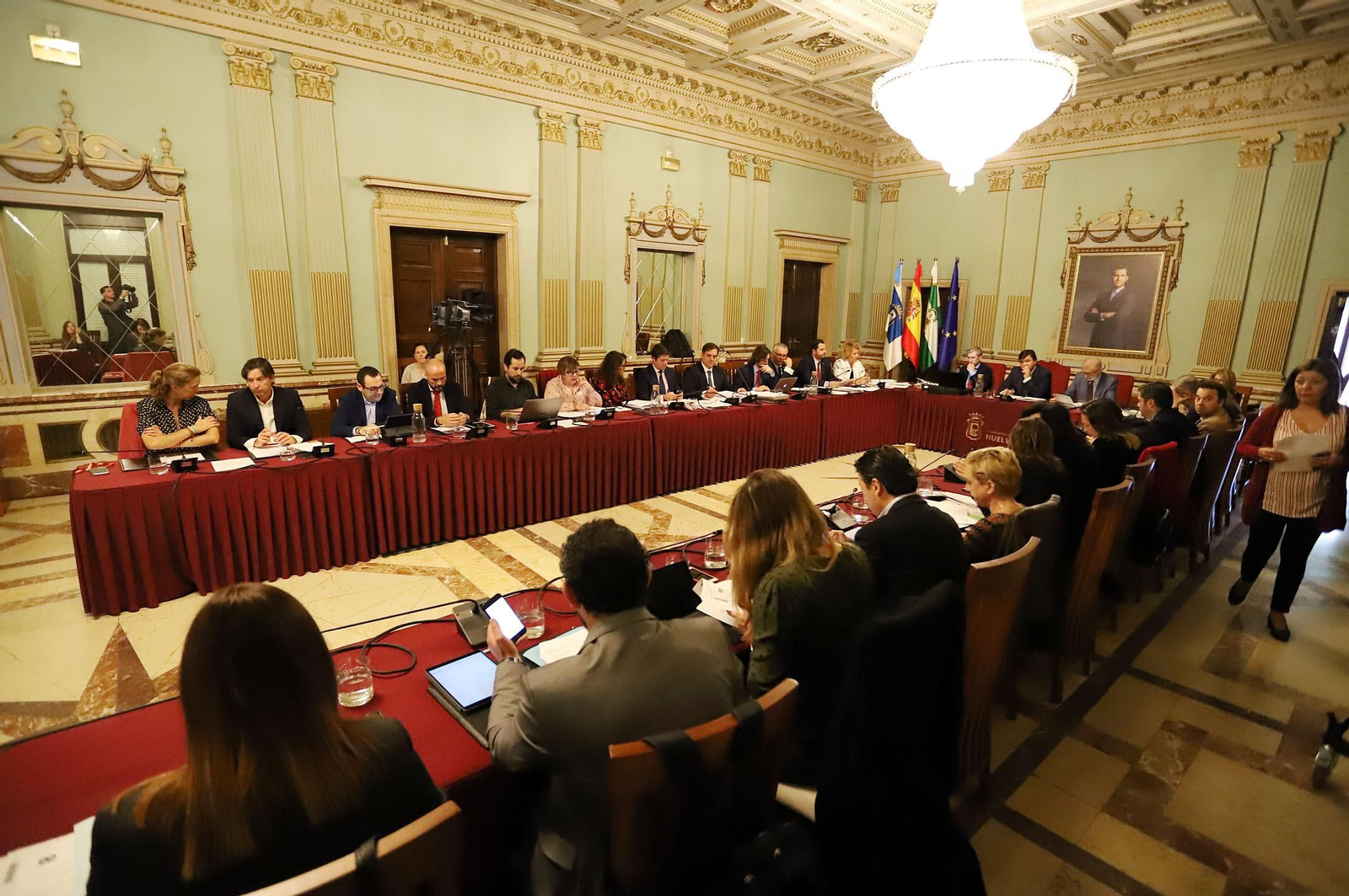 Imágenes del pleno del Ayuntamiento de Huelva