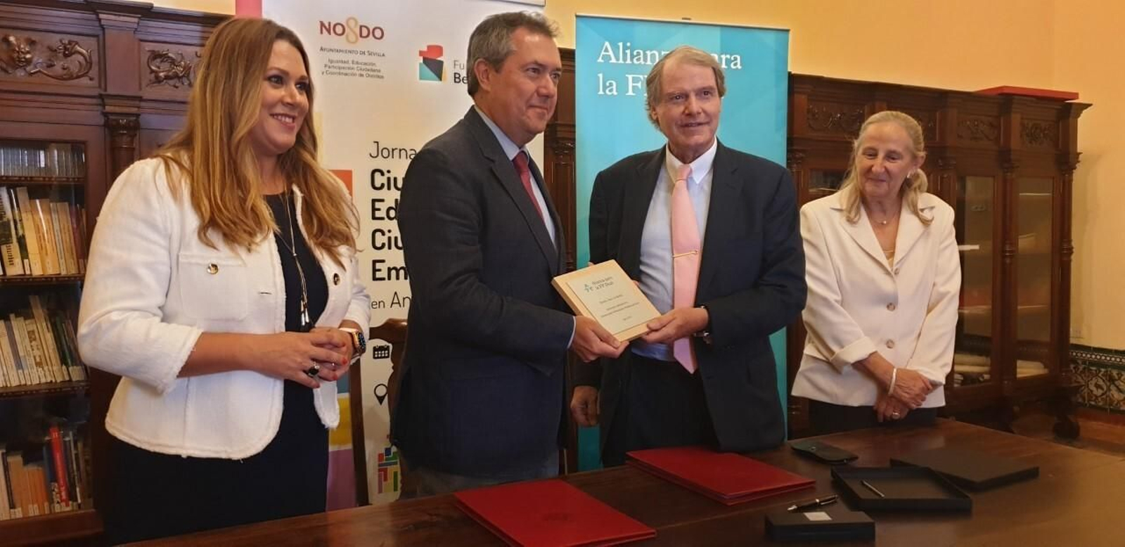 El alcalde, Juan Espadas, durante el acuerdo alcanzado con la Fundación Bertelsman.