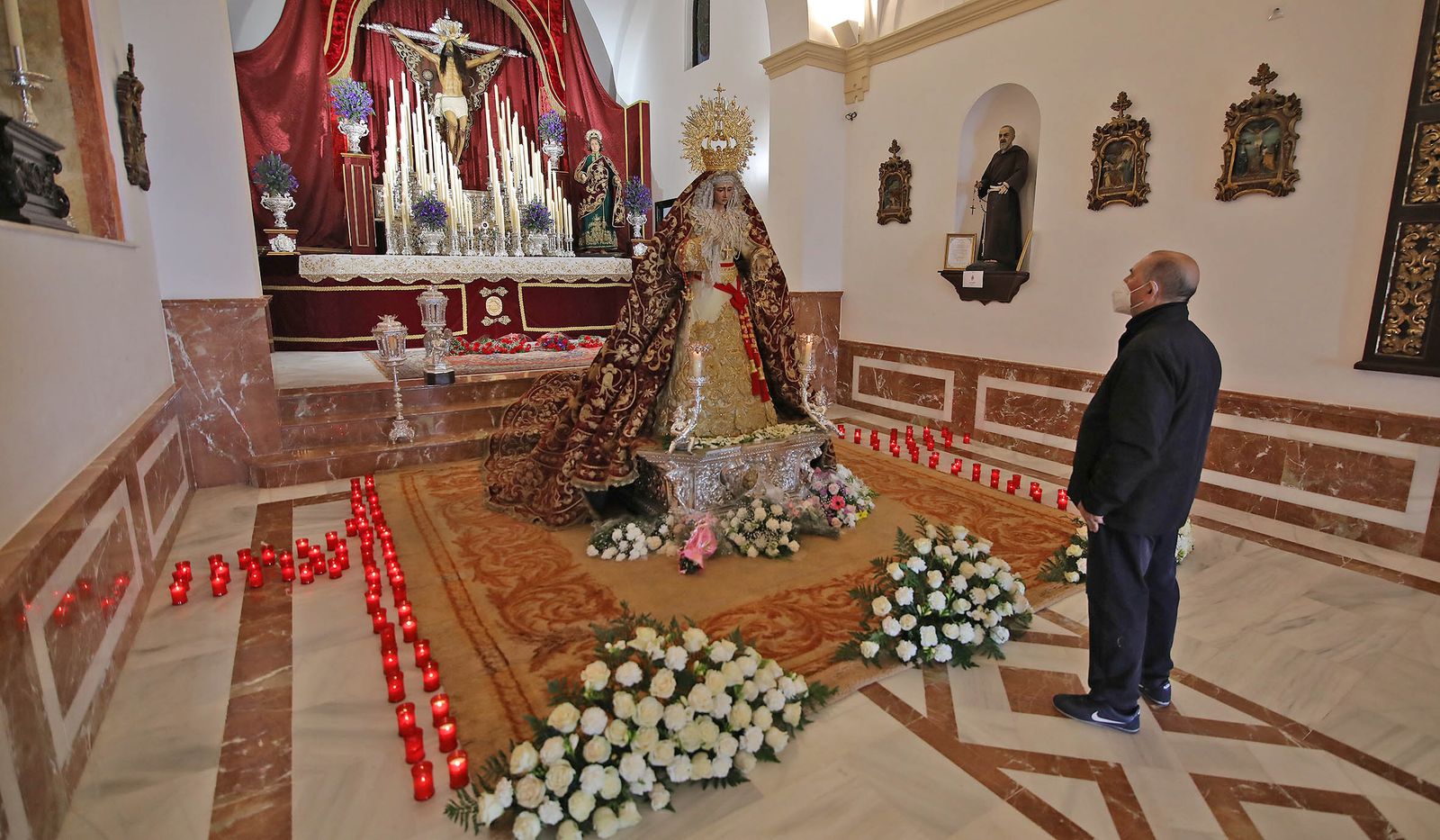 María Santísima del Valle lució sus mejores galas en la ermita de San Telmo.