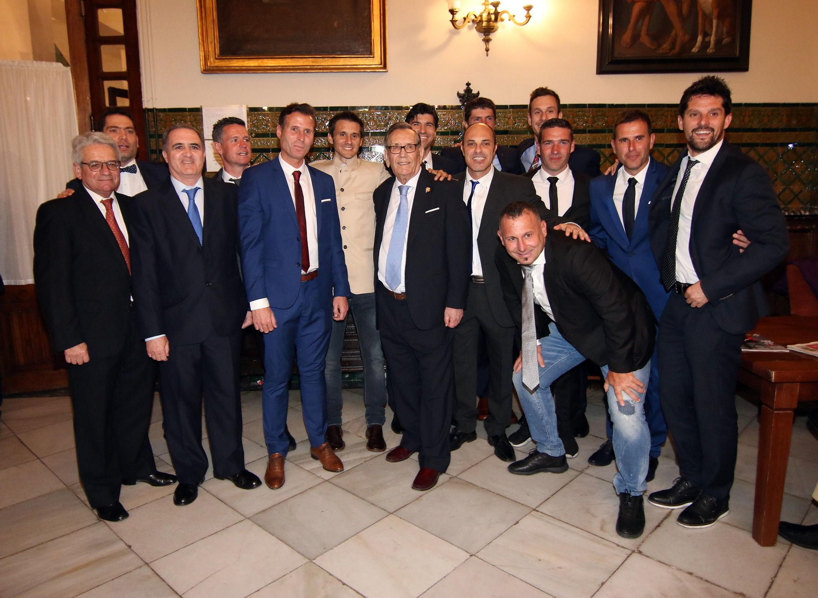 Javi Moreno, en el homenaje a Campanero junto a parte del plantel de la campaña 2006-07.