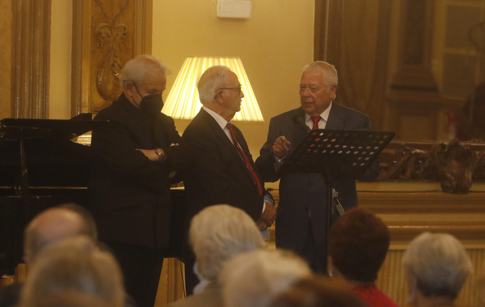 La gala lírica a beneficio de la Real Academia de Córdoba celebrada en el Círculo, en fotografías