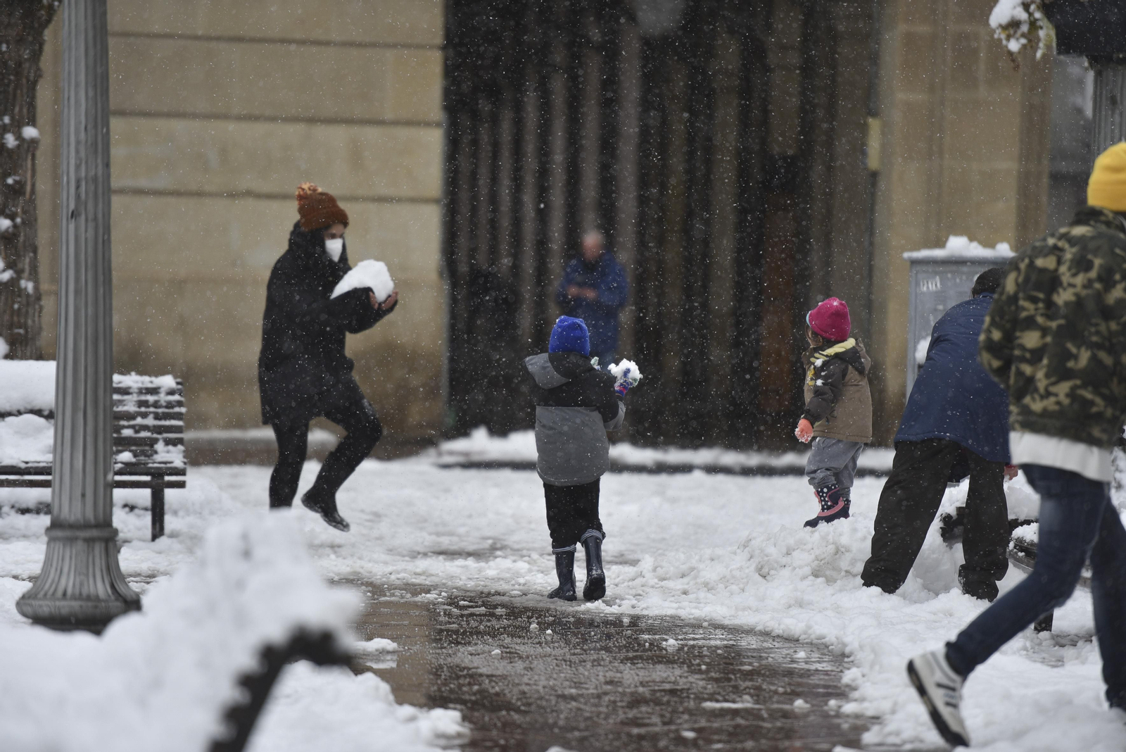 El segundo día del temporal 'Filomena' en imágenes: más nieve y caos