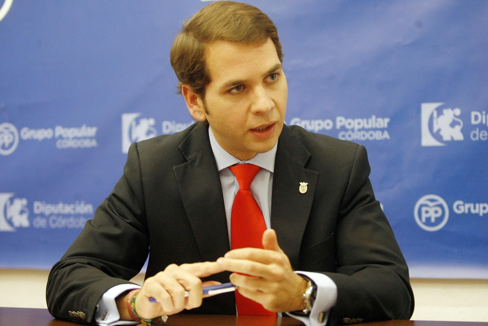 El alcalde de Cabra, Fernando Priego, durante una entrevista.