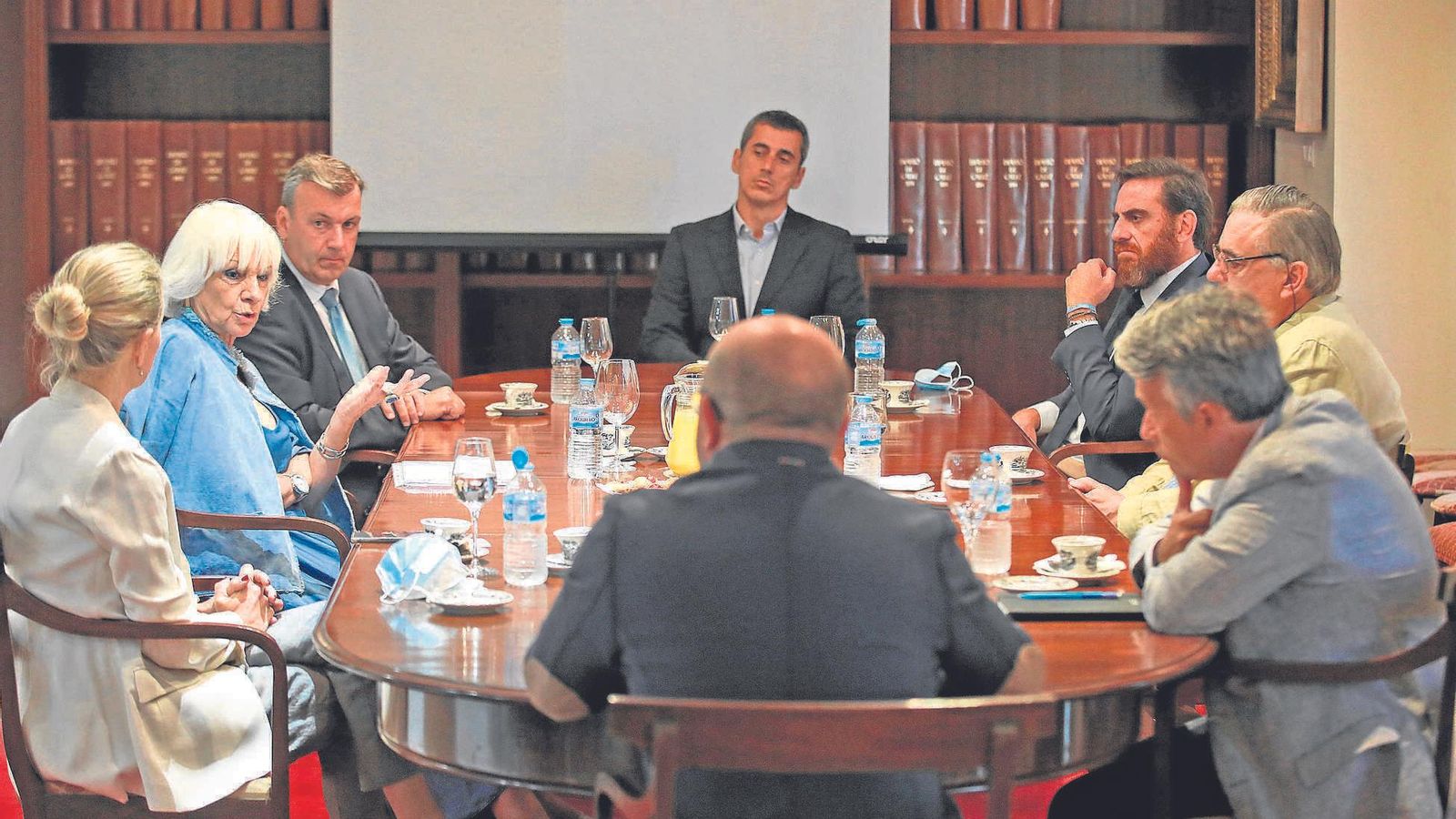 Momento de la reunión informativa de los representantes del sector portuario.
