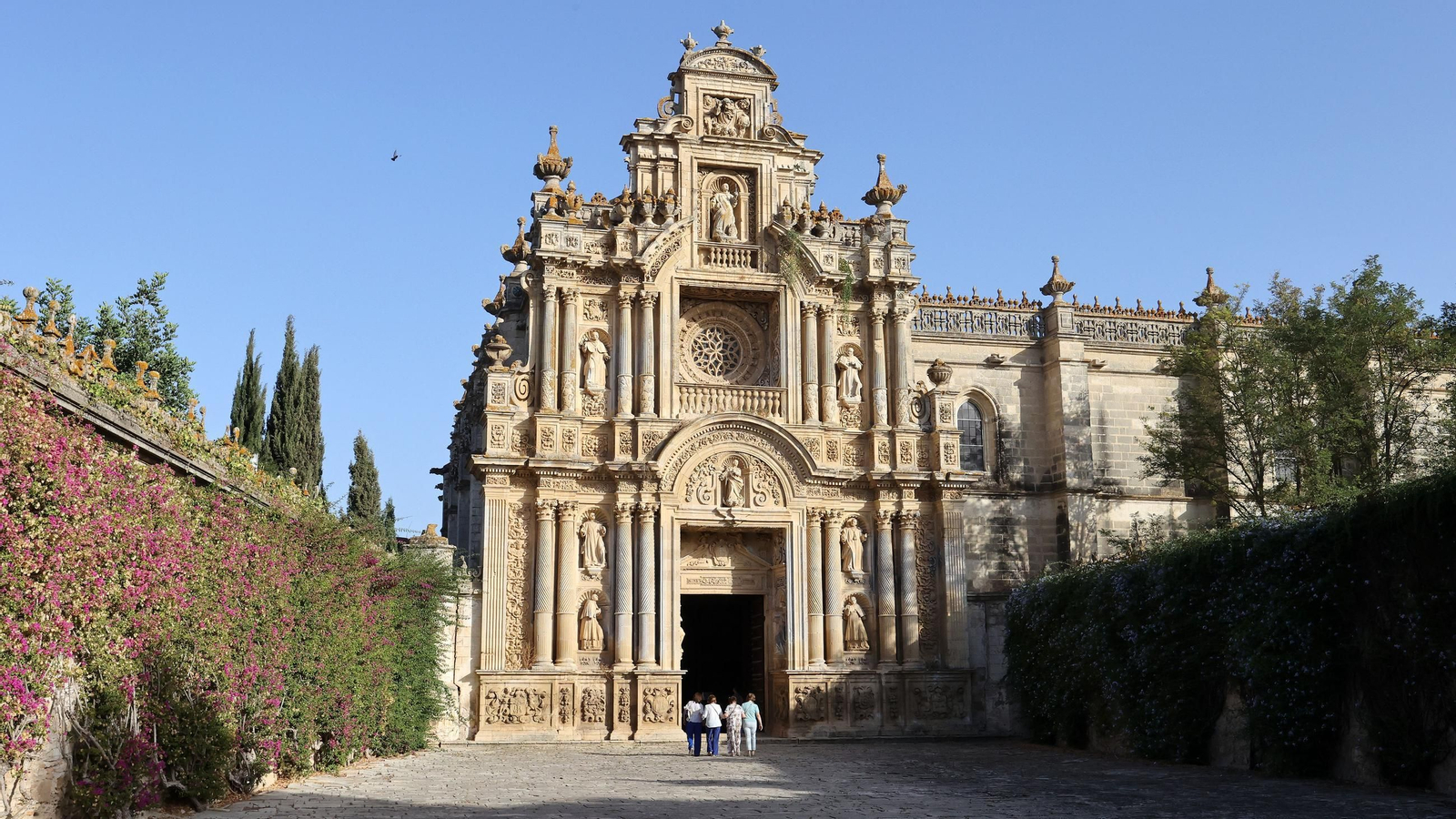Imágenes de la misa de bienvenida a las hermanas Carmelitas en La Cartuja de Jerez