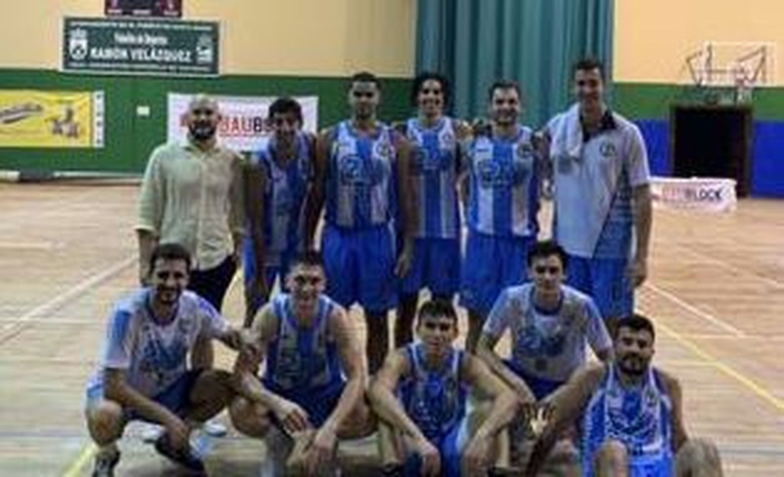 La plantilla de la ULB, tras su victoria en El Puerto