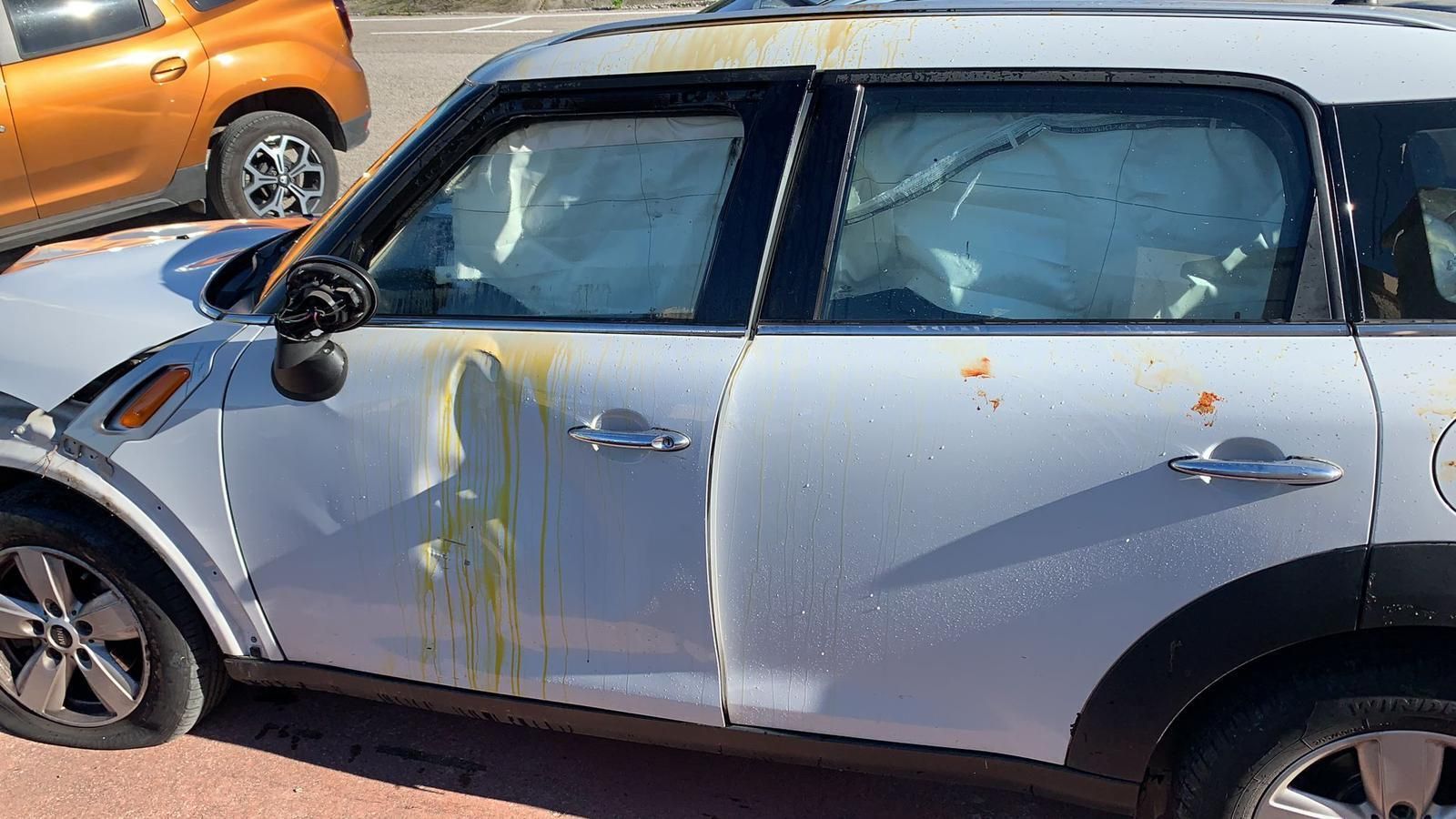 Vehículo en el que iban las víctimas.