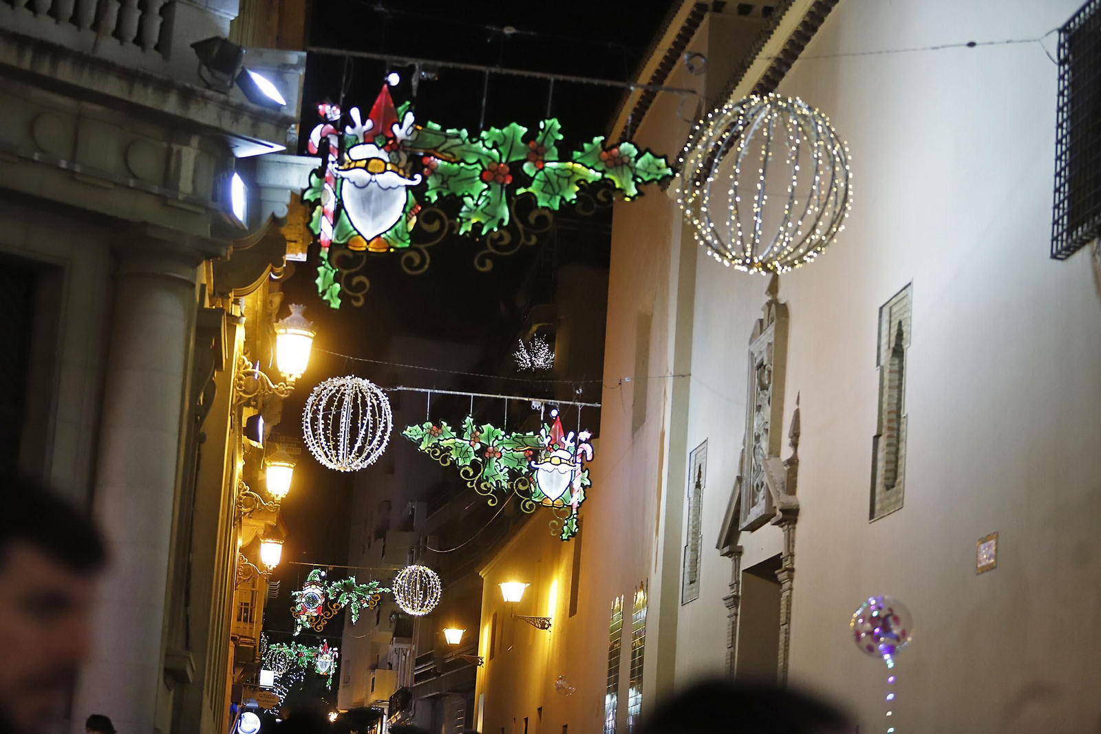 Imágenes del alumbrado navideño en las calles de Huelva