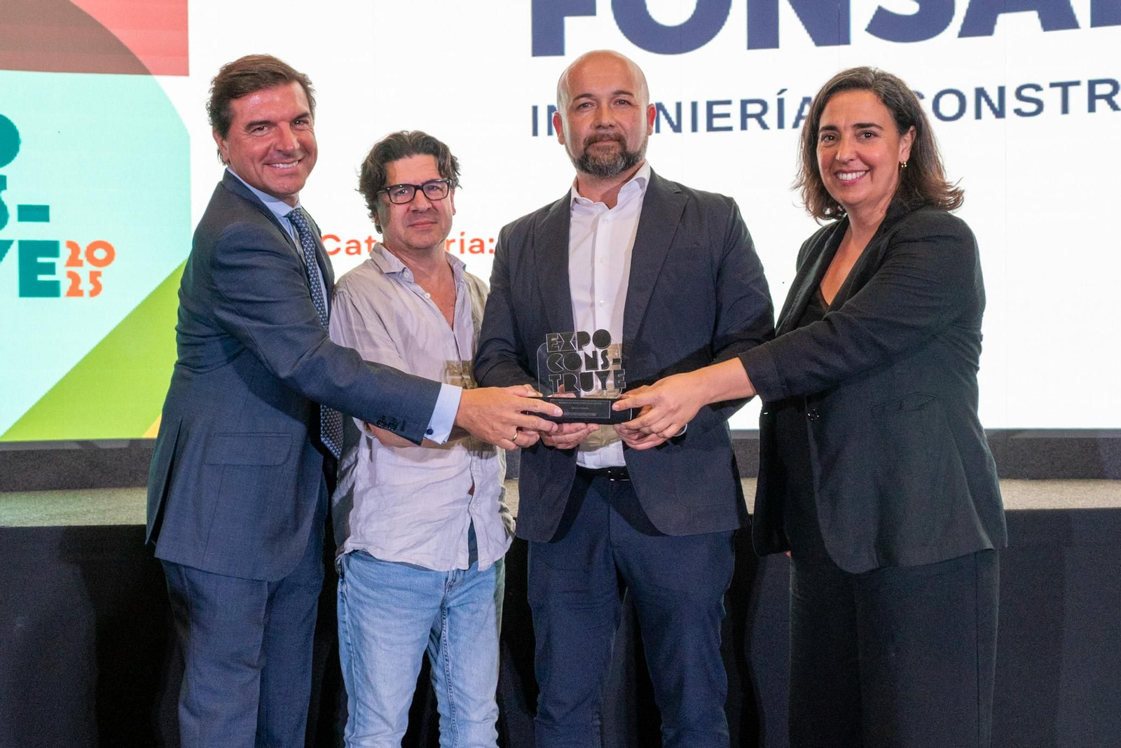 Eusebio Cano, CEO de Grupo Fonsán, recibe el galardón por la trayectoria Eusebio Cano, CEO de Grupo Fonsán, recibe el galardón por la trayectoria