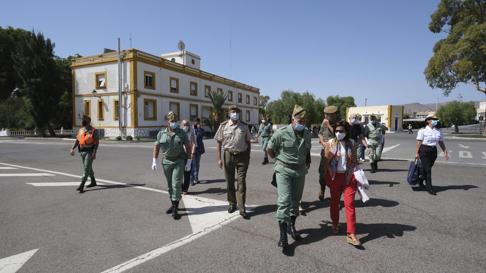 La ministra de Defensa, Margarita Robles, ha visitado este miércoles la base 'Álvarez de Sotomayor' en Viator.