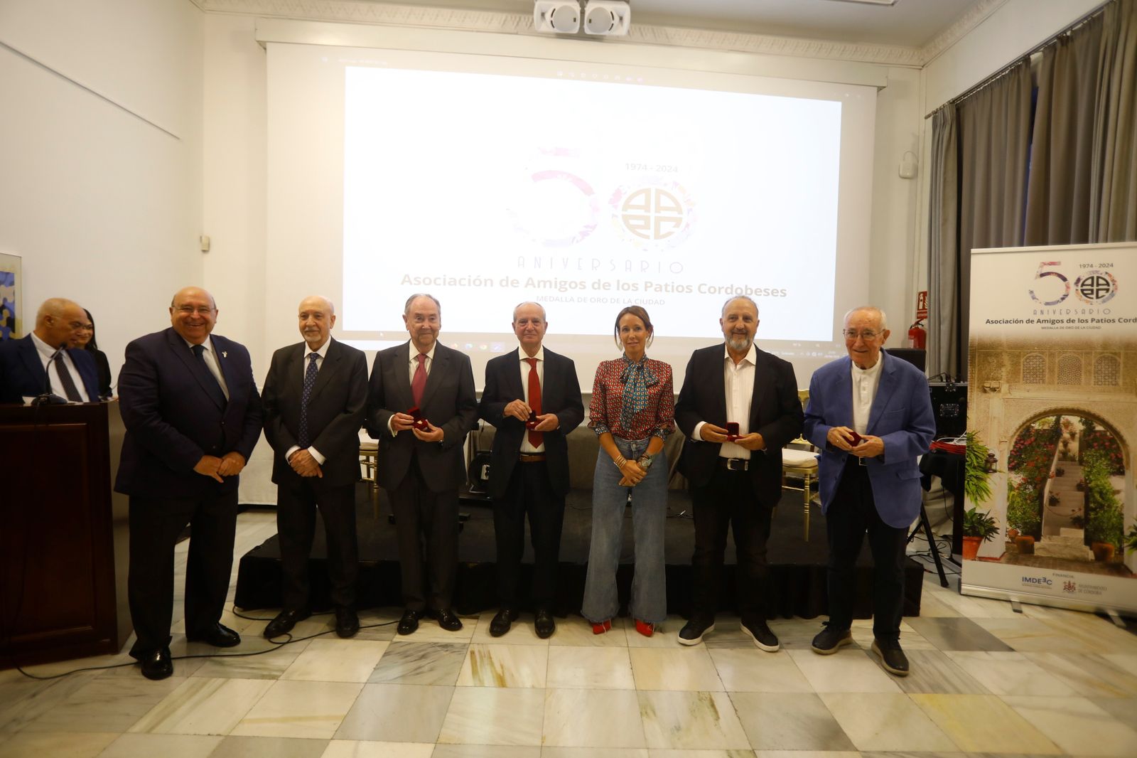 La Asociación de Amigos de los Patios Cordobeses homenajea a sus socios por su 50 aniversario