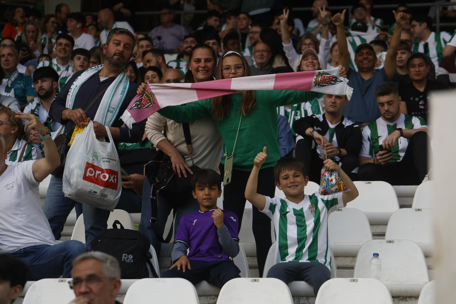 Las mejores fotos del gran ambiente en el Córdoba CF - Levante